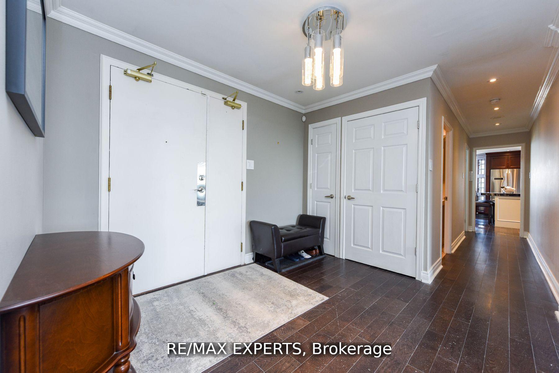 3 Bedrooms Condo at 4460 Tucana, Mississauga For sale