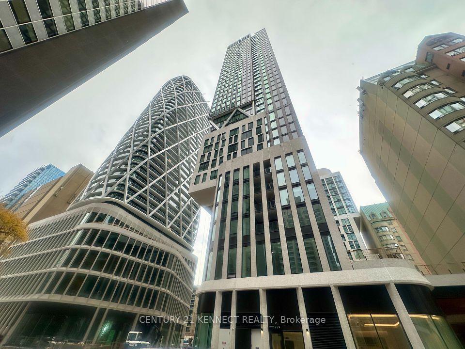 238 Simcoe