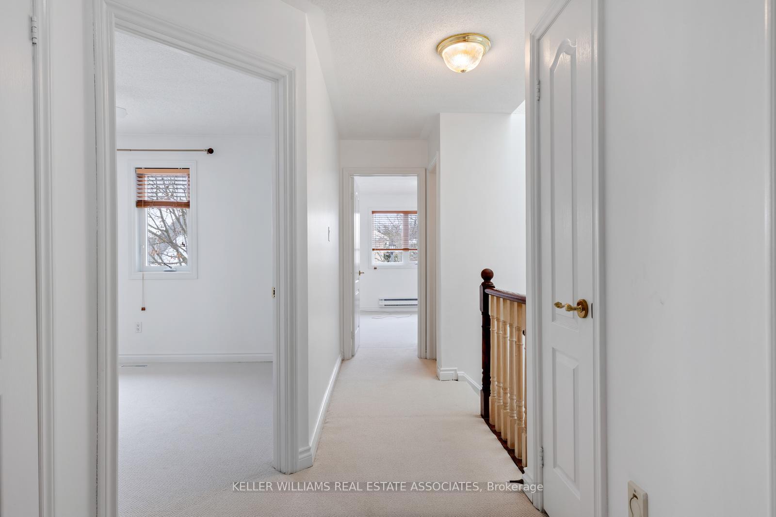 3 Bedrooms Condo at 5480 Glen Erin, Mississauga For sale