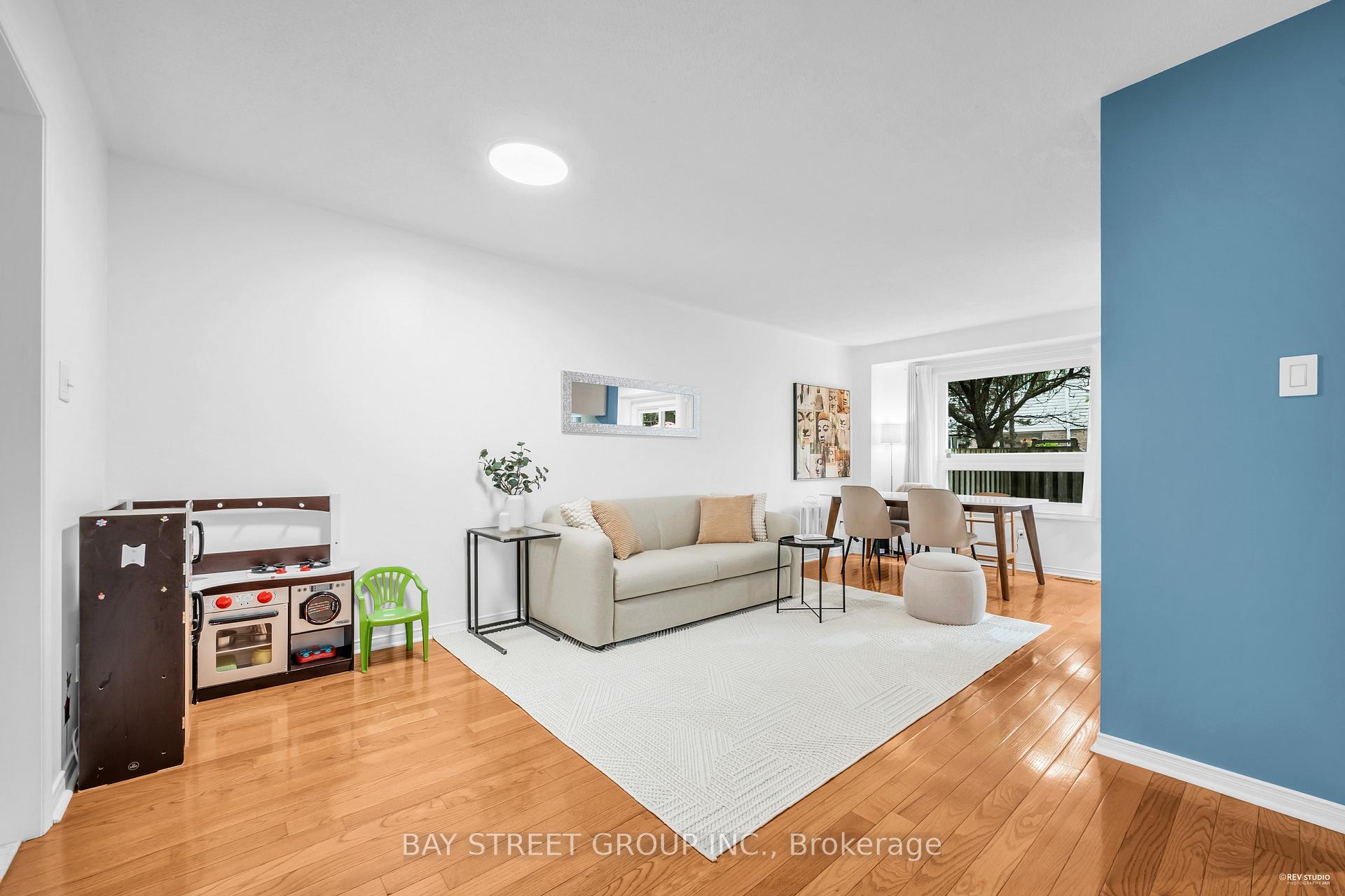 3 Bedrooms Condo at 1240 Westview, Oakville For sale