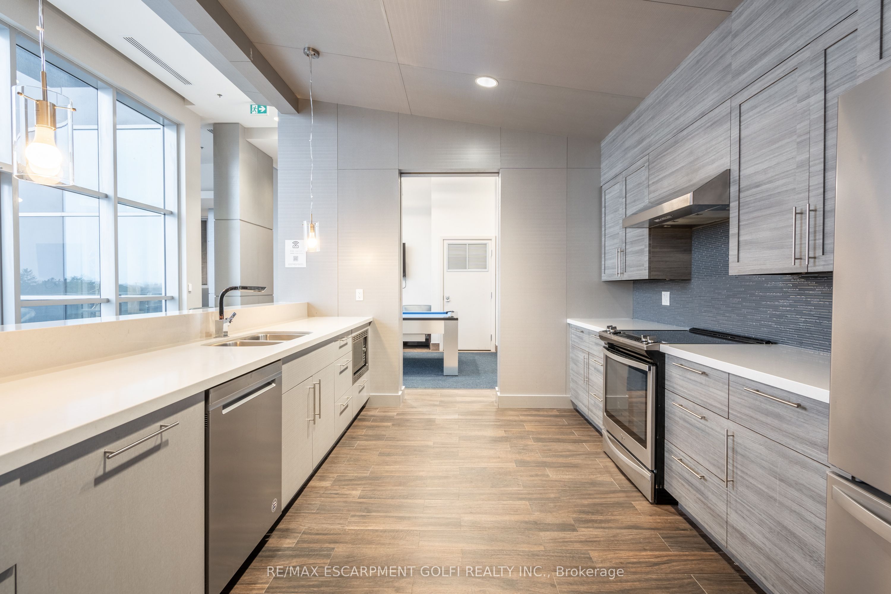2093 Fairview Street, #408