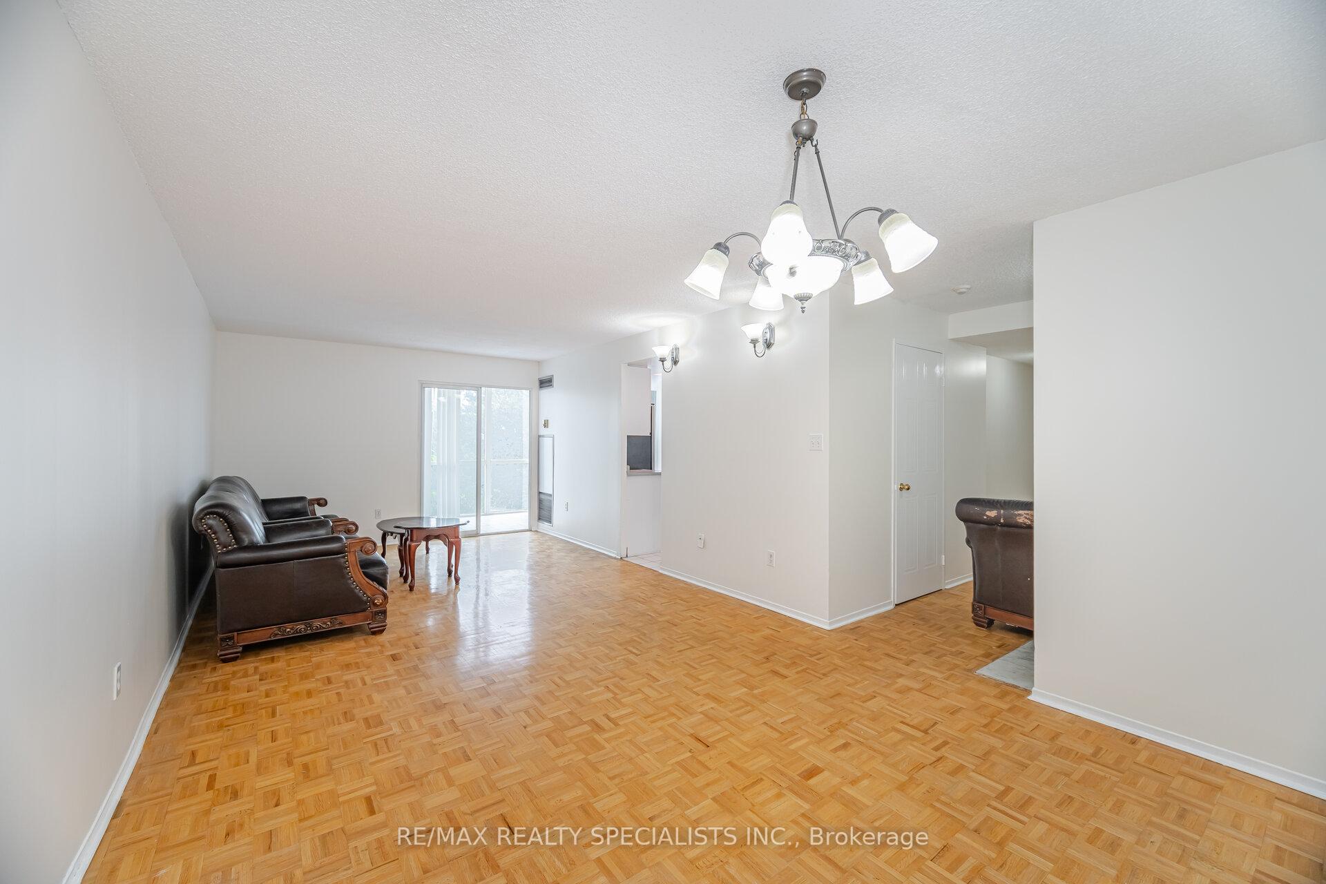 3 Bedrooms Co-op at 350 Webb, Mississauga For sale