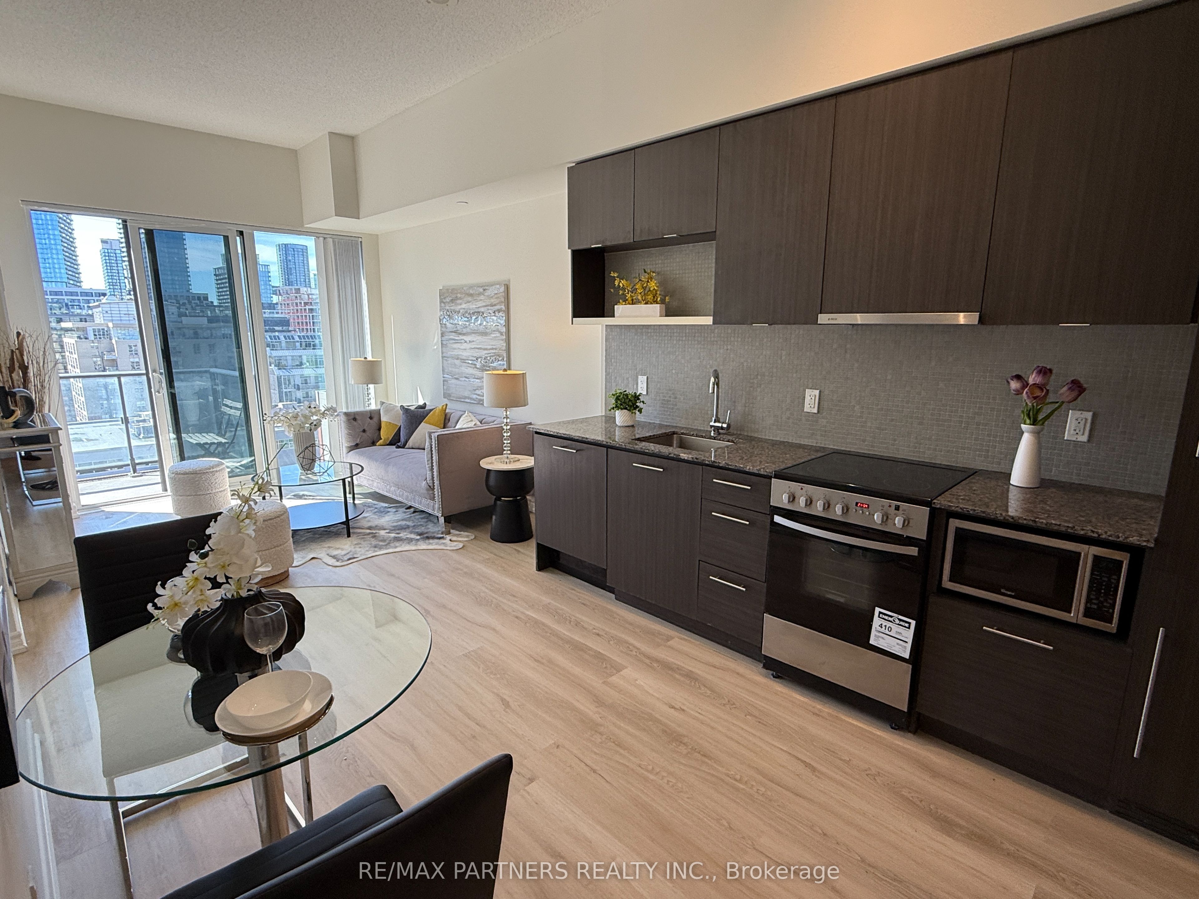 #1106 - 435 Richmond Street, Toronto, ON M5V 0N3