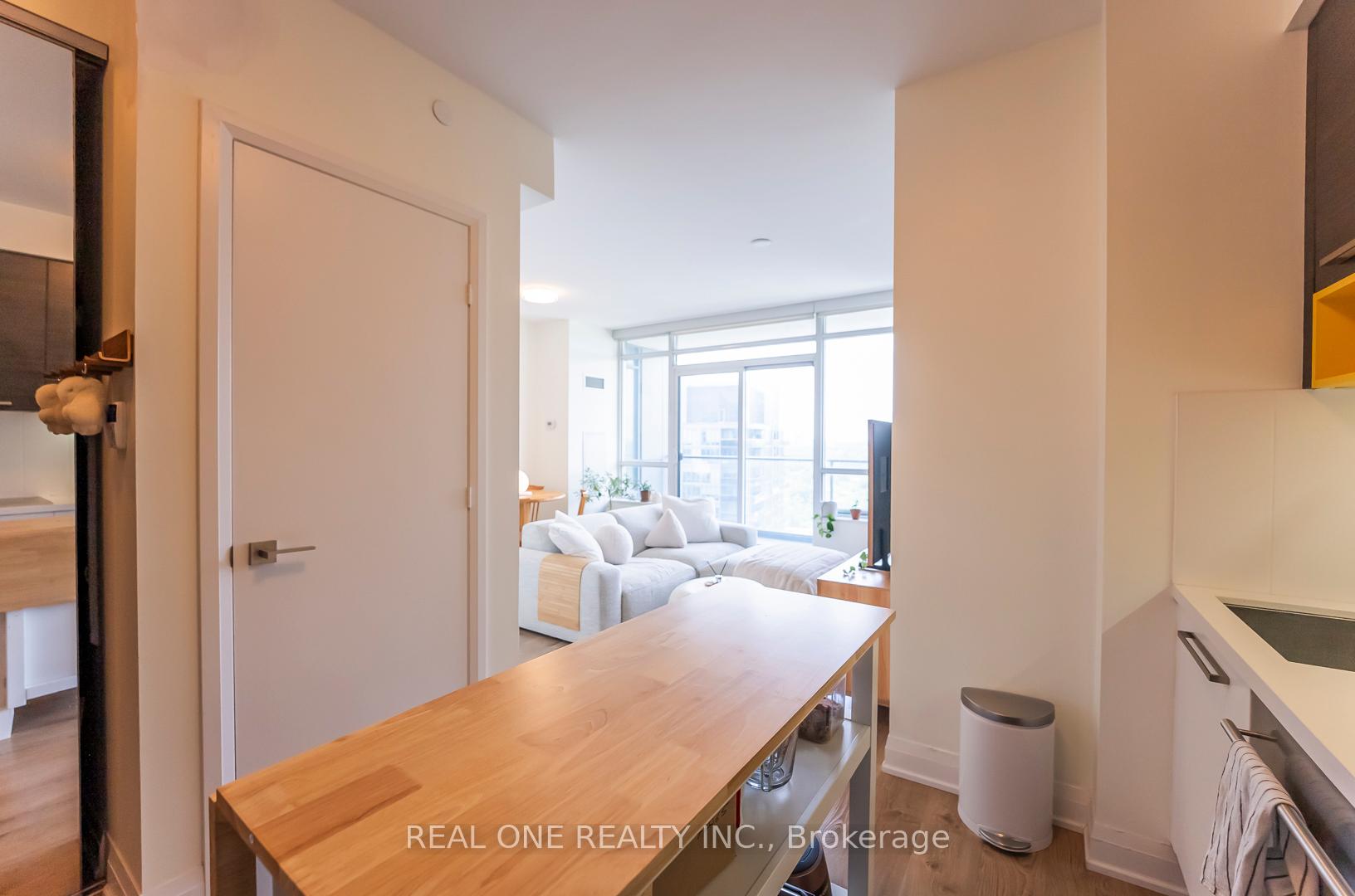 1 Bedroom Condo at 36 Park Lawn, Toronto For sale