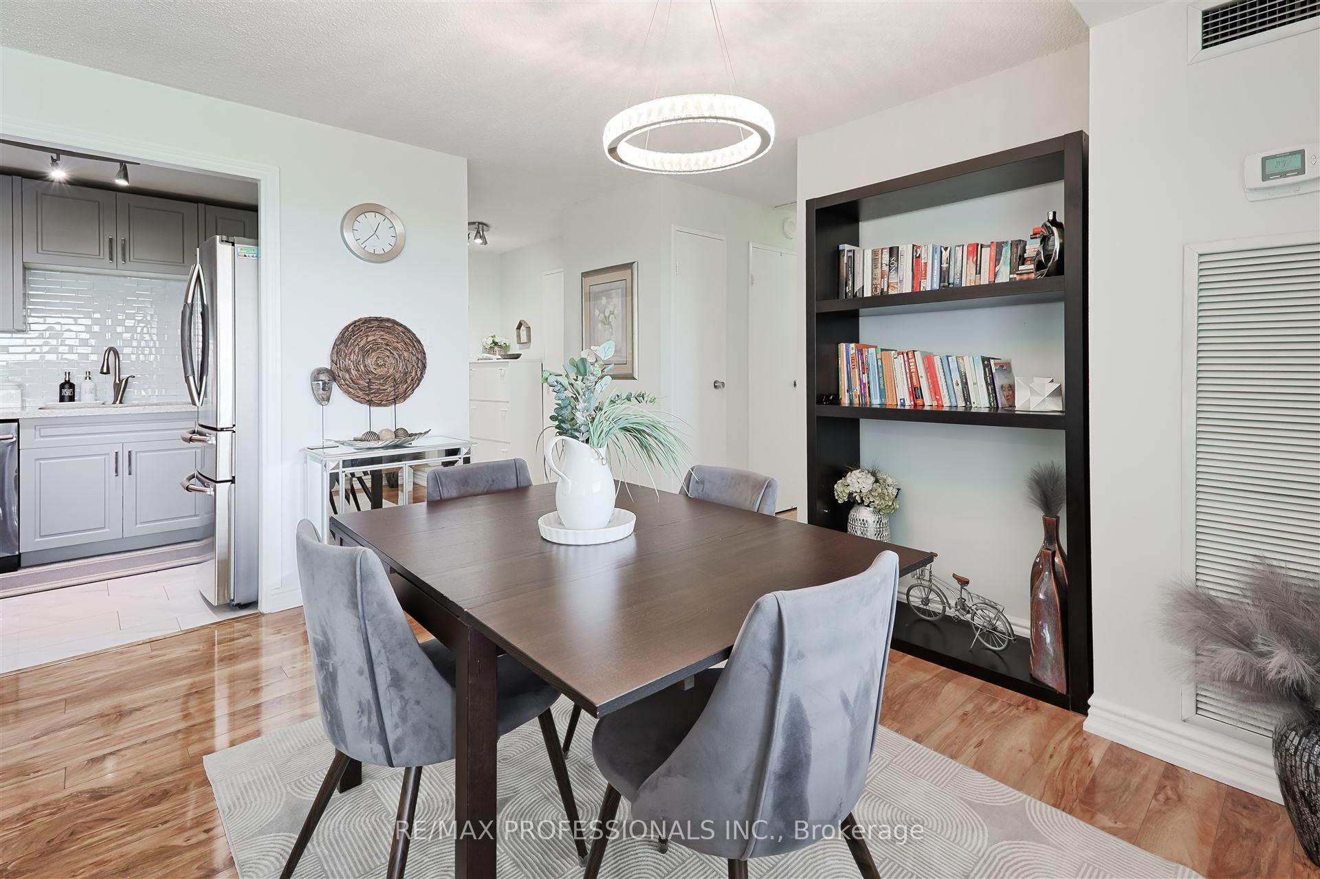 3 Bedrooms Condo at 475 The West Mall, Toronto For sale