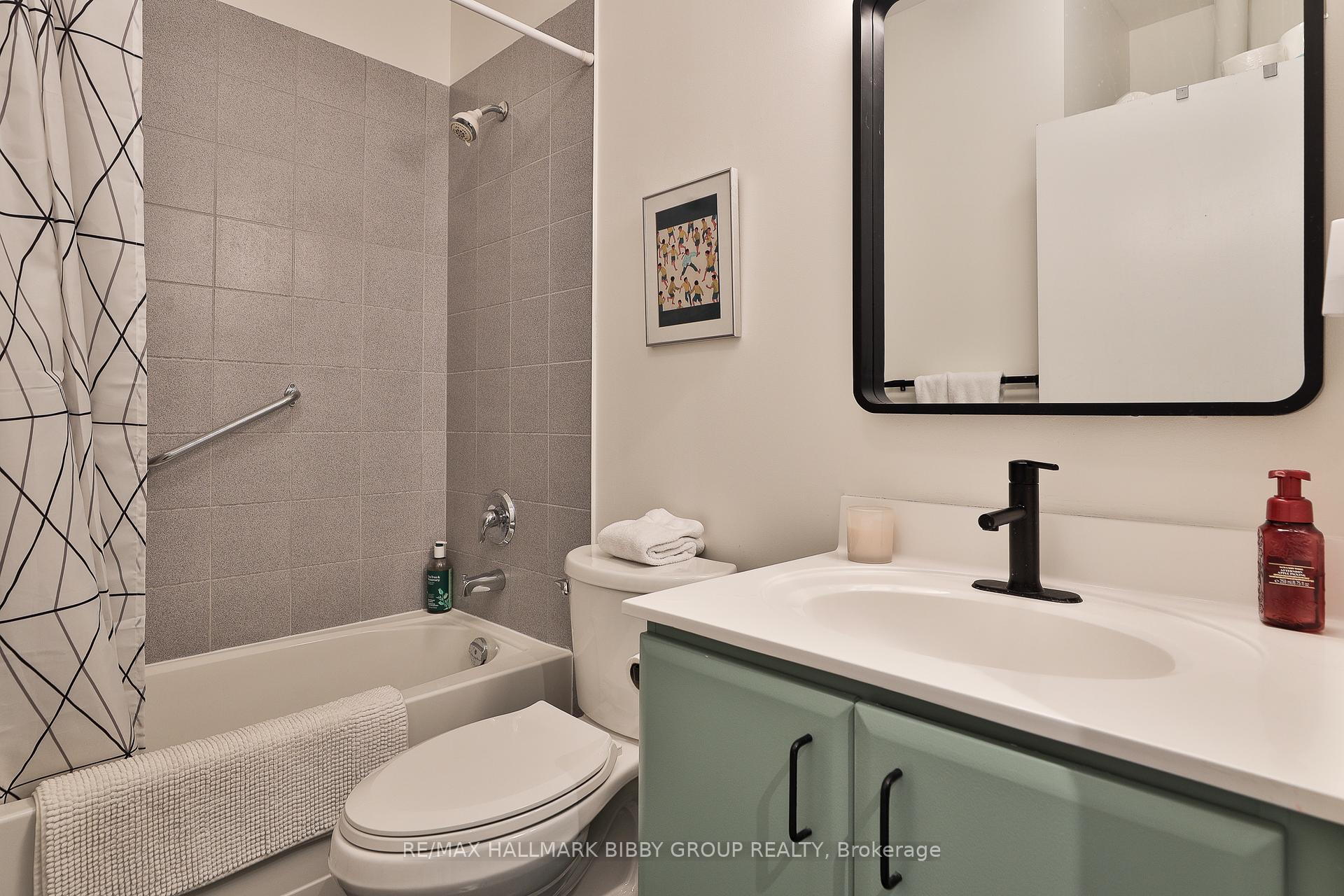 2 Bedrooms Condo at 2 Fieldway, Toronto For sale