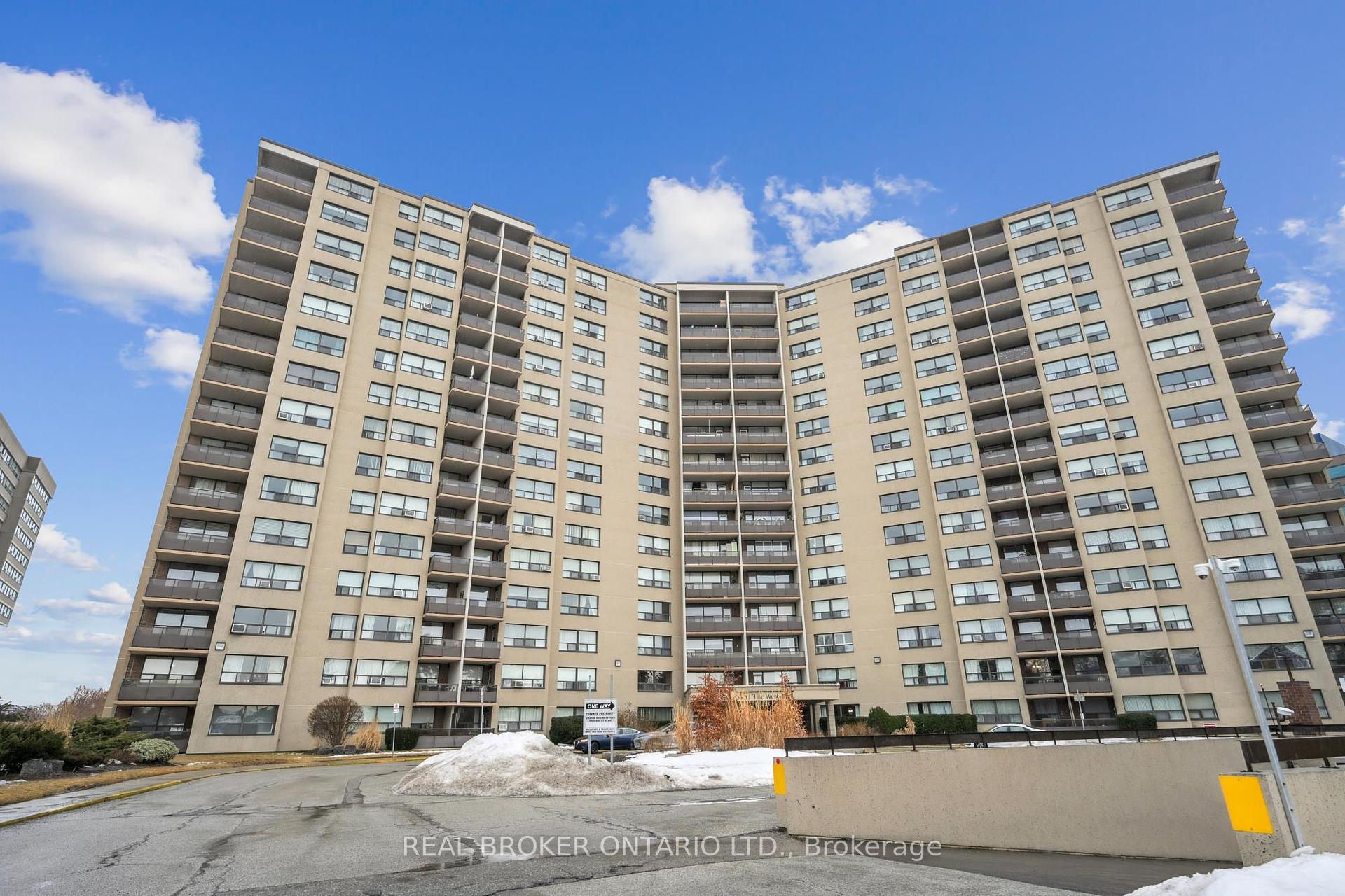 2 Bedrooms Condo at 451 The West Mall, Toronto For sale