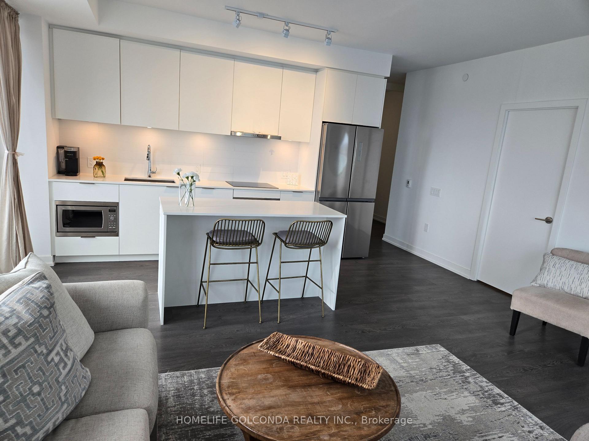 3 Bedrooms Condo at 7 Golden Lion,  Toronto For sale