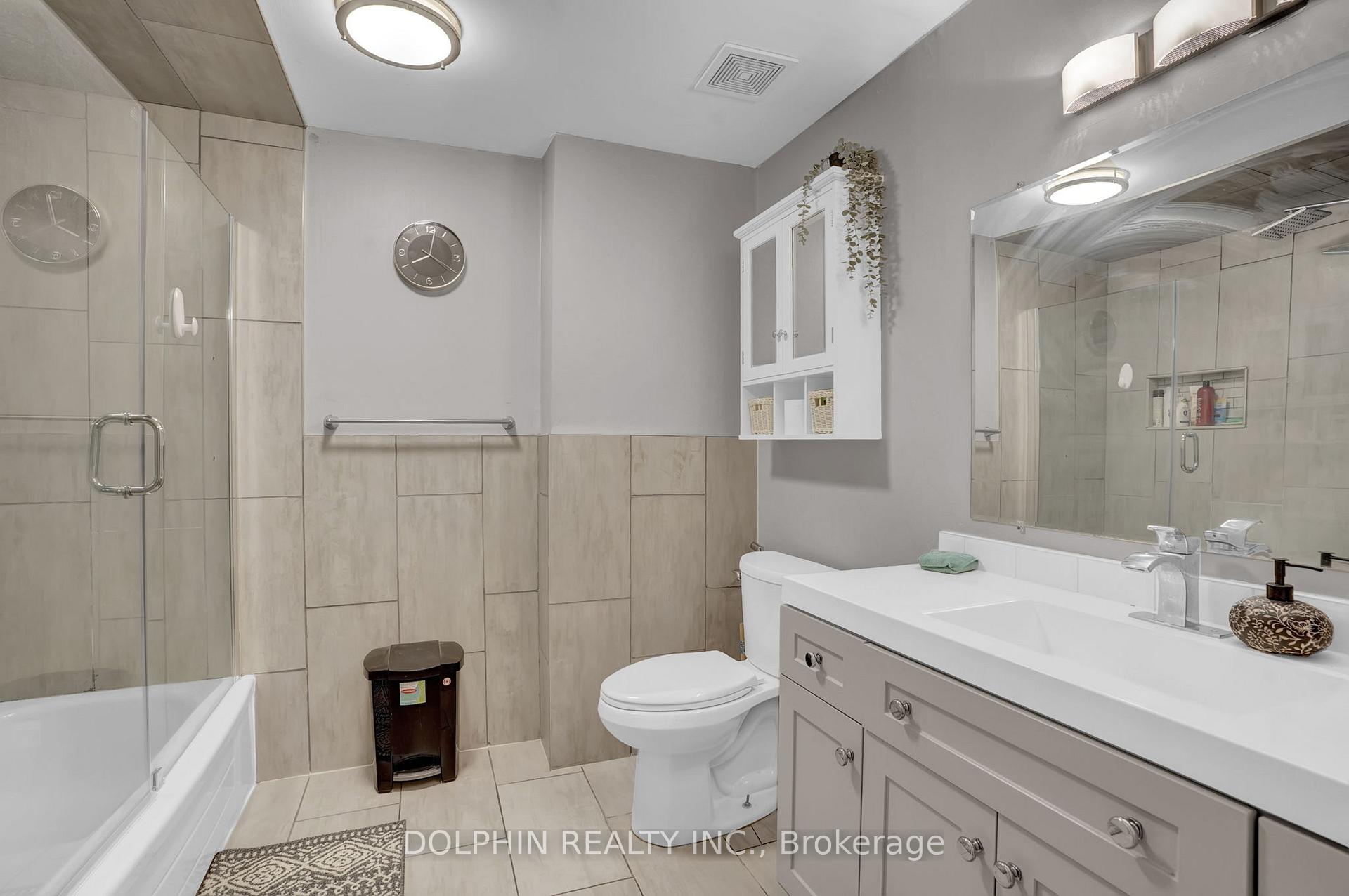 3 Bedrooms Condo at 3033 Glencrest, Burlington For sale