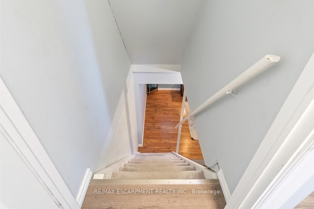 3 Bedrooms Condo at 1301 Upper Gage, Hamilton For sale
