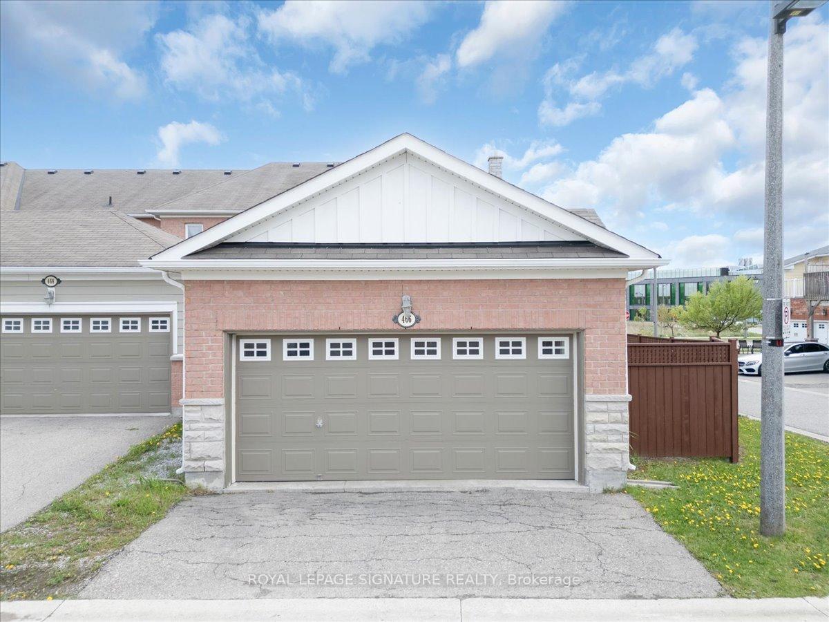 3 Bedrooms Condo at 2916 Highway 7, Vaughan For sale