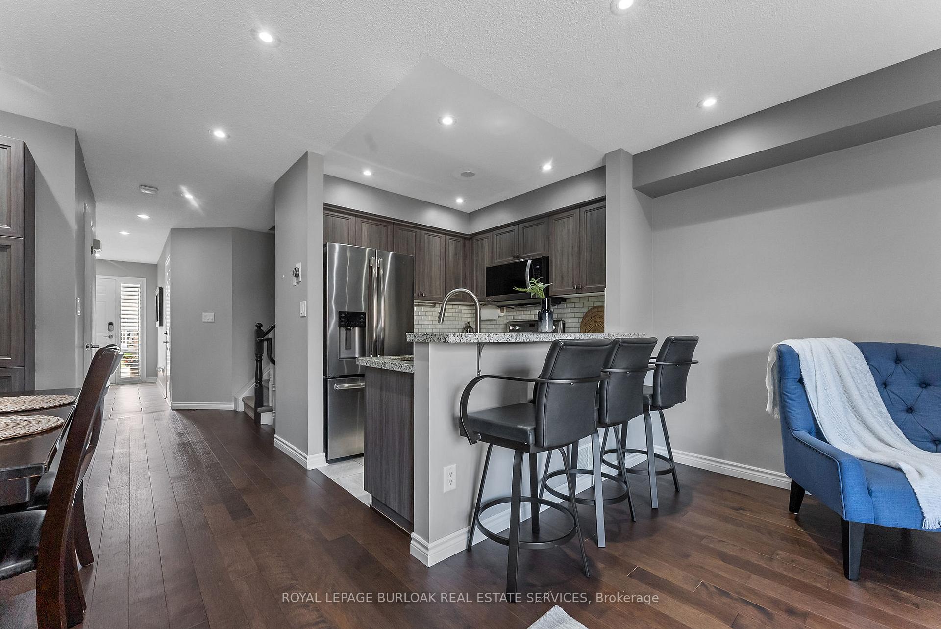 3 Bedrooms Condo at 2025 Cleaver, Burlington For sale