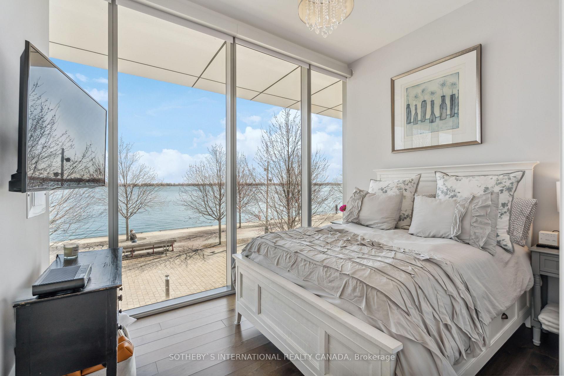 3 Bedrooms Condo at 39 Queens,  Toronto For sale