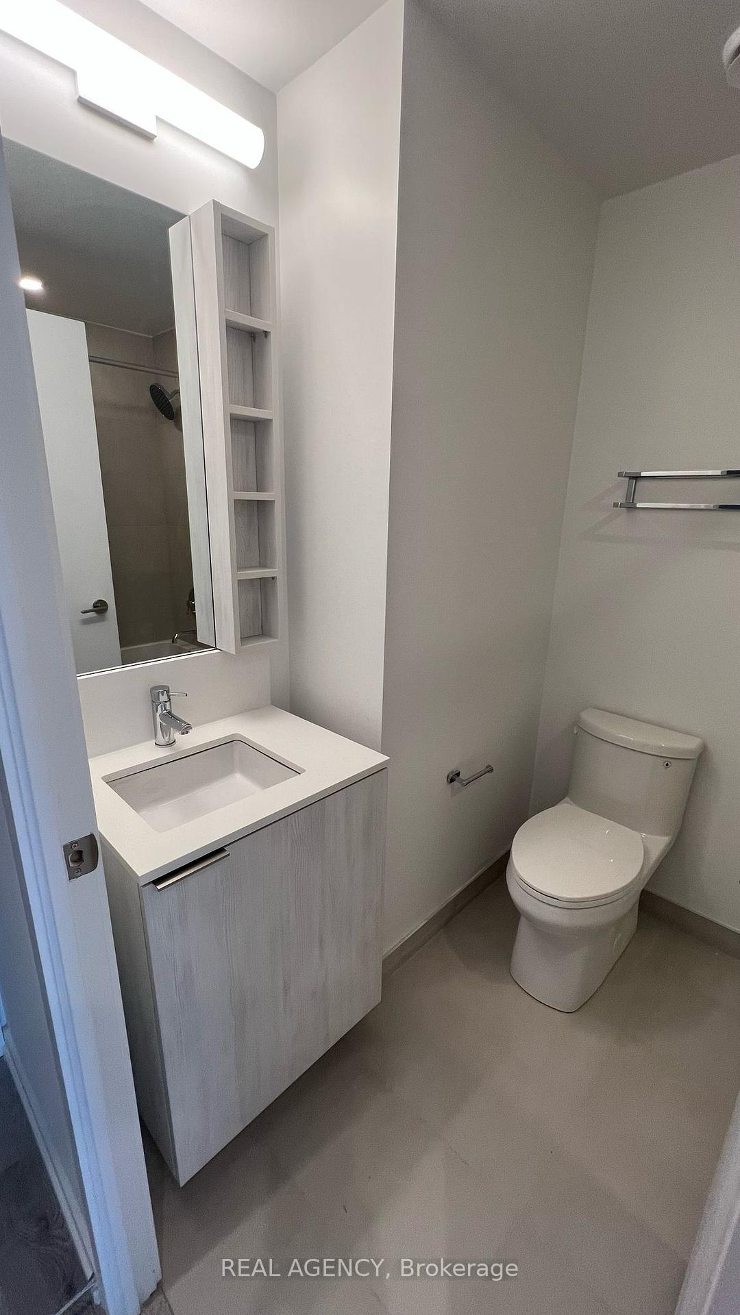 2 Bedrooms Condo at 1000 Portage,  Vaughan For sale