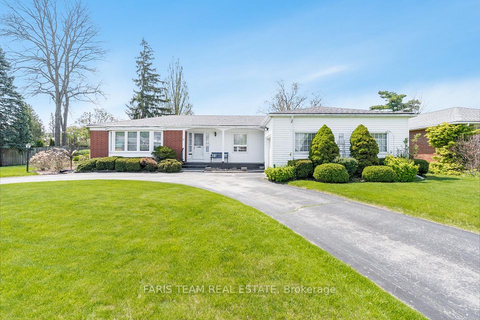 6 Glendale Drive, Welland, ON L3C 4Y6