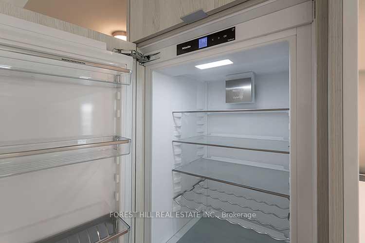 2 Bedrooms Condo at 11 Yorkville, Toronto For sale