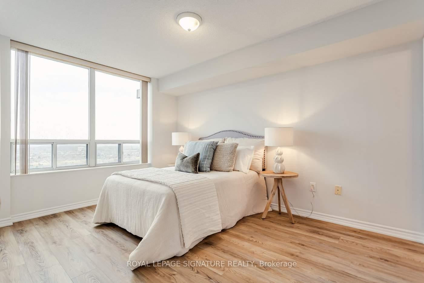 2 Bedrooms Condo at 55 Strathaven, Mississauga For sale