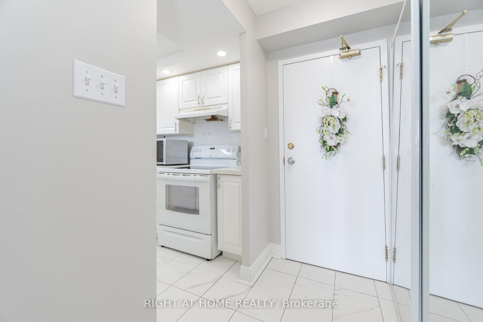 2 Bedrooms Condo at 1470 Midland, Toronto For sale