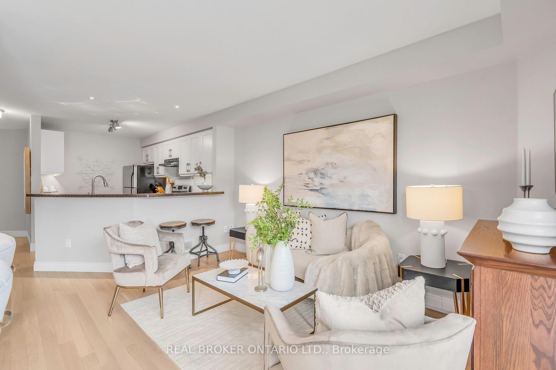 2 Bedrooms Condo at 2015 Cleaver, Burlington For sale