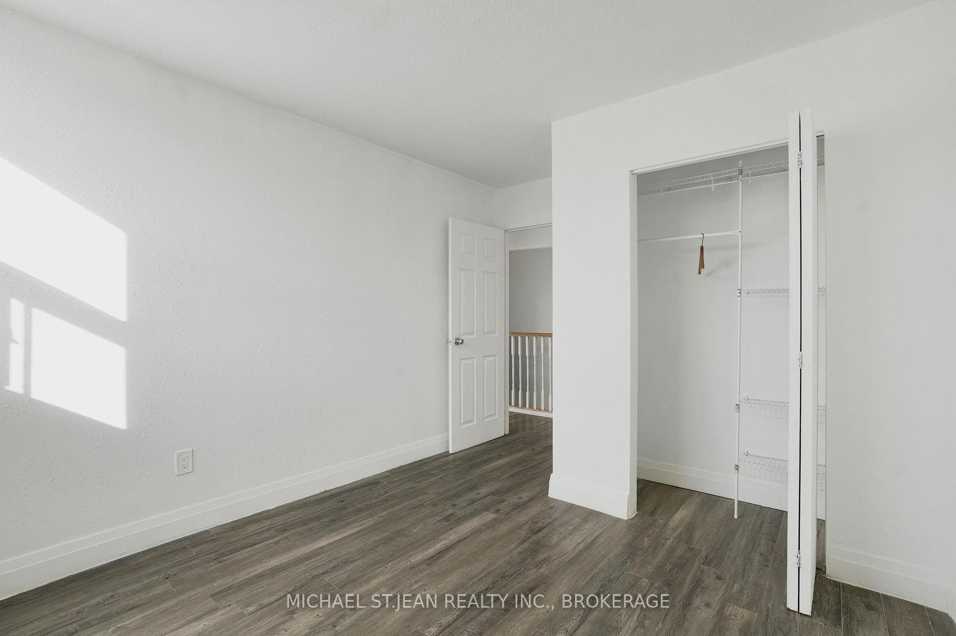 3 Bedrooms Condo at 15 Albright,  Hamilton For sale