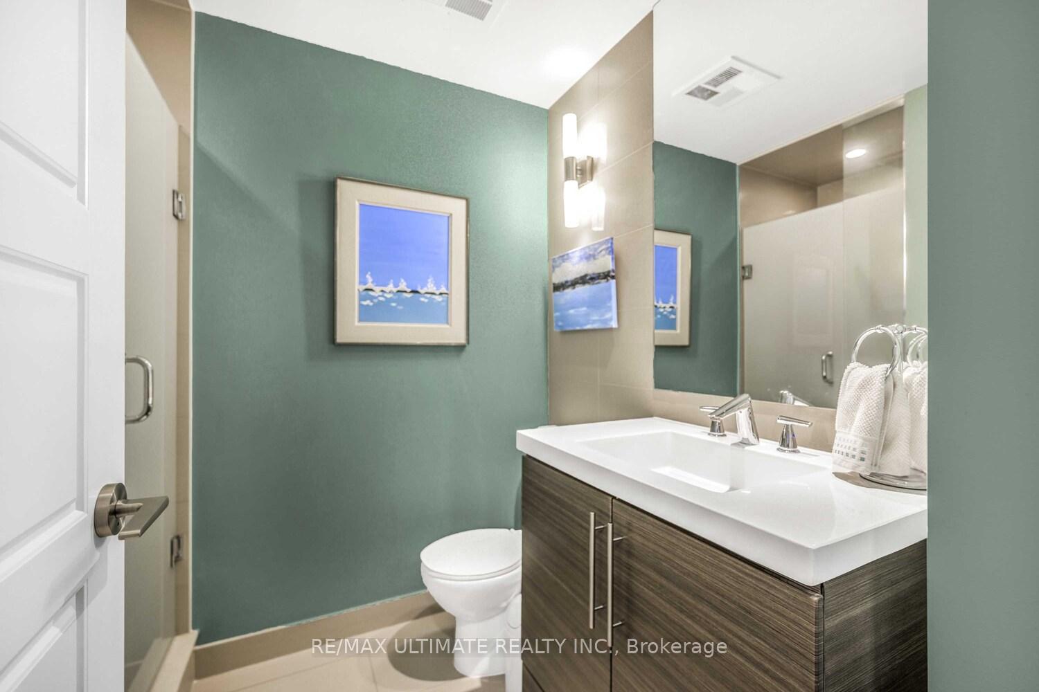2 Bedrooms Condo at 28 Linden, Toronto For sale