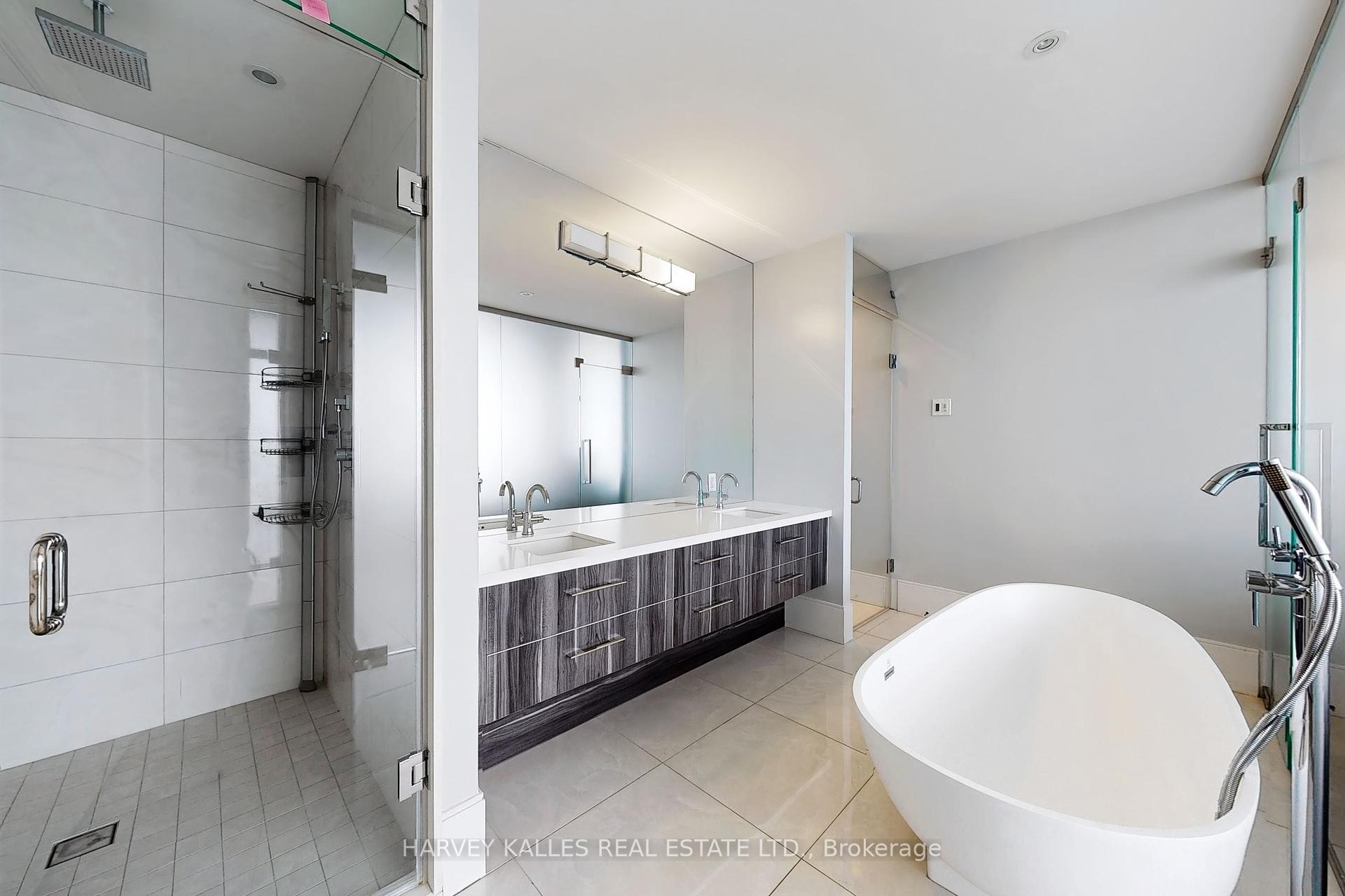 29 Queens Quay N/A E 1006