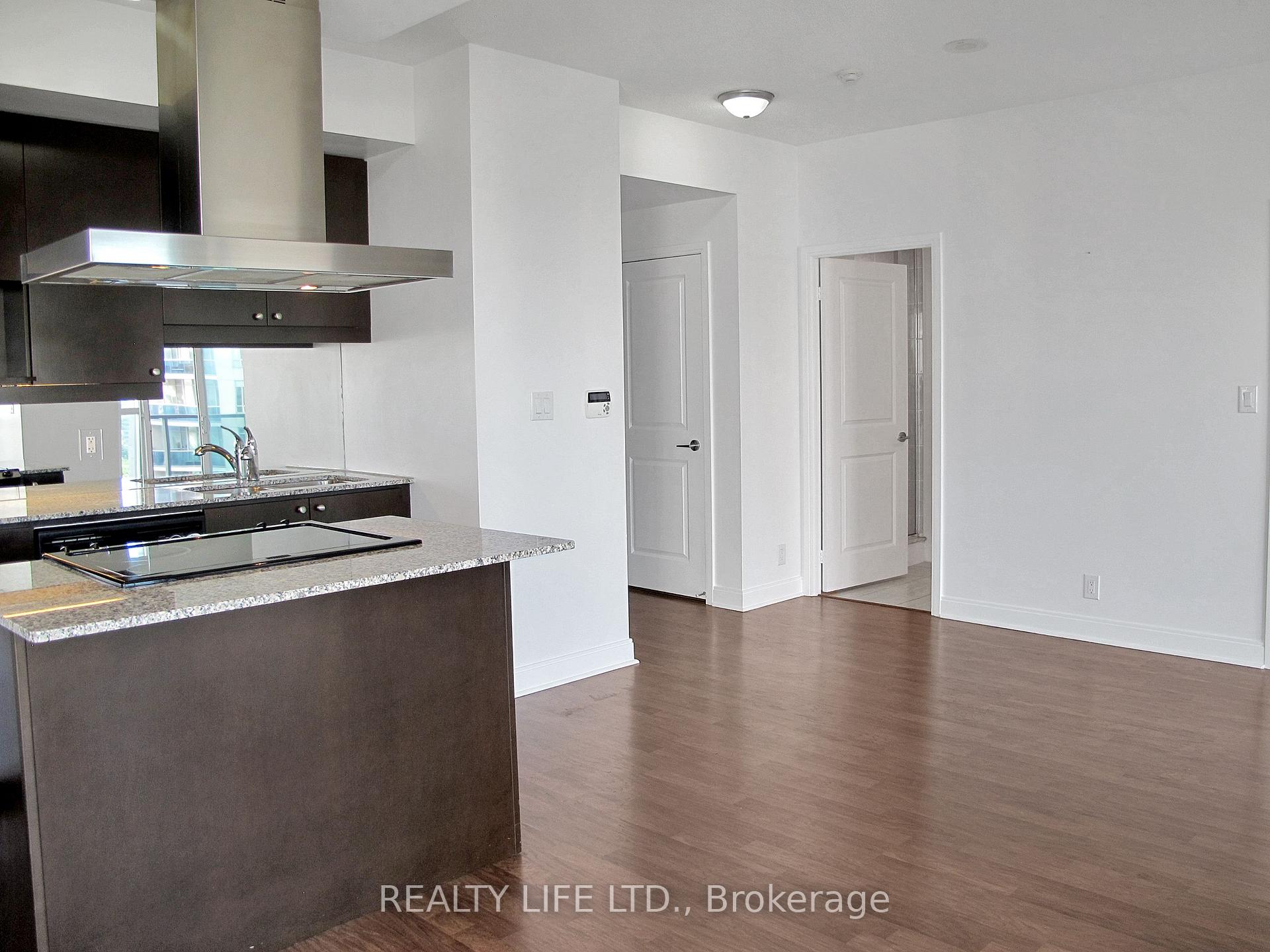 2 Bedrooms Condo at 60 Absolute, Mississauga For sale