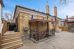371 Hounslow Avenue
