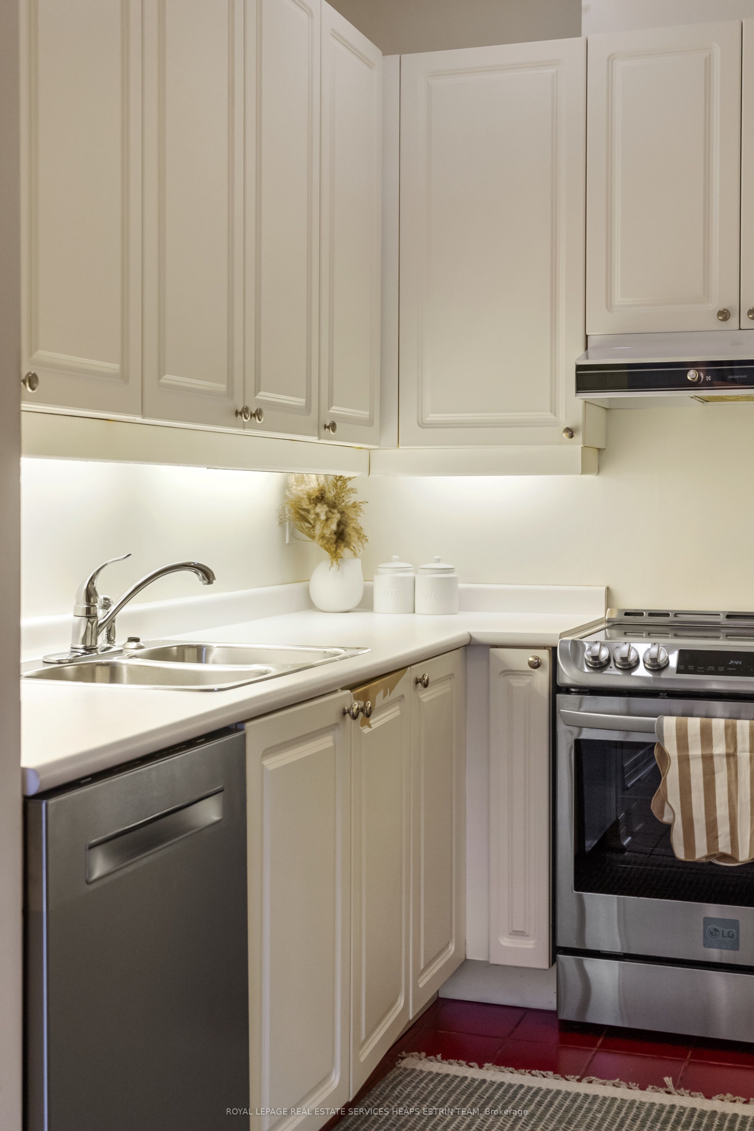 1231 Yonge Street, #214