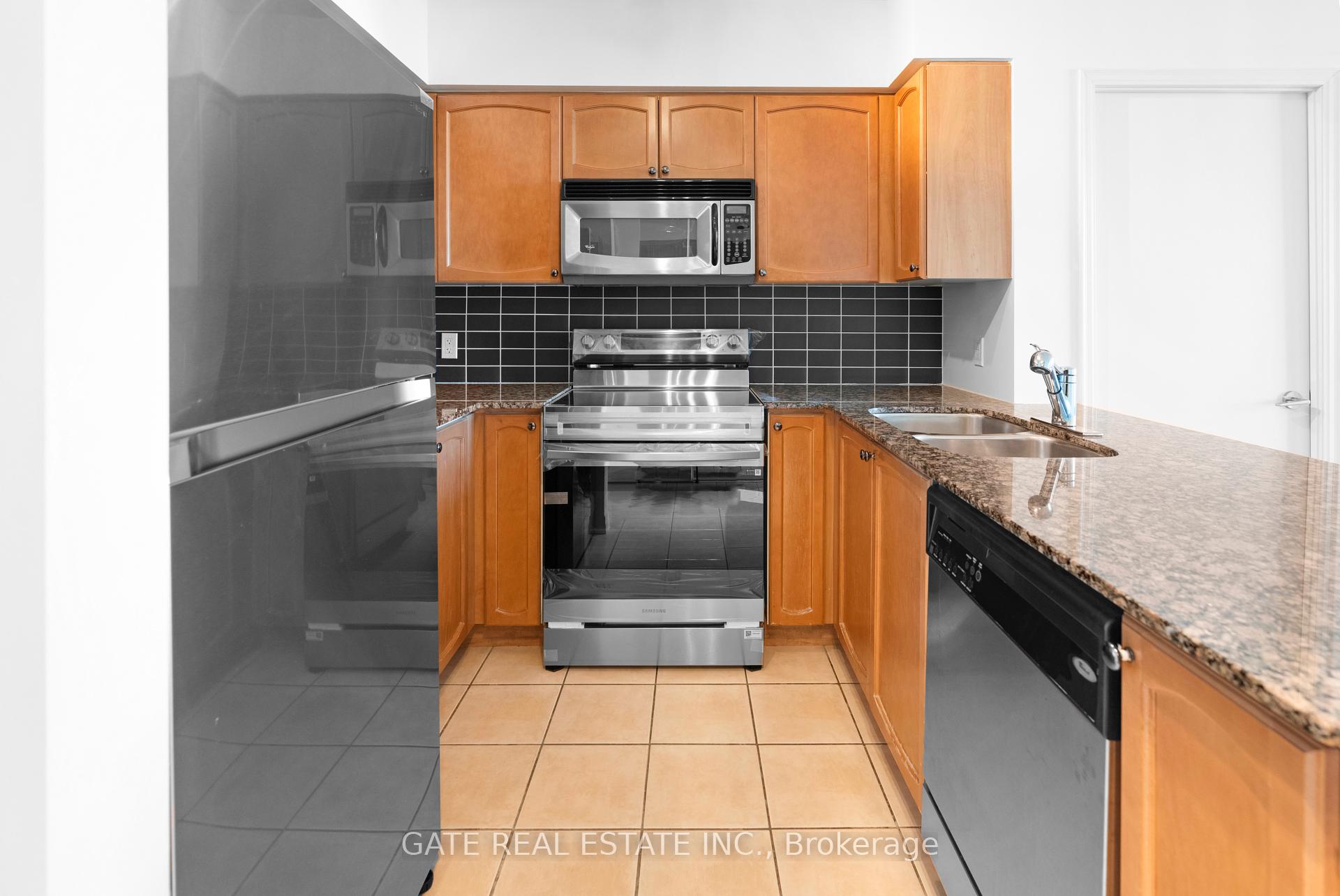 2 Bedrooms Condo at 38 Fontenay, Toronto For sale