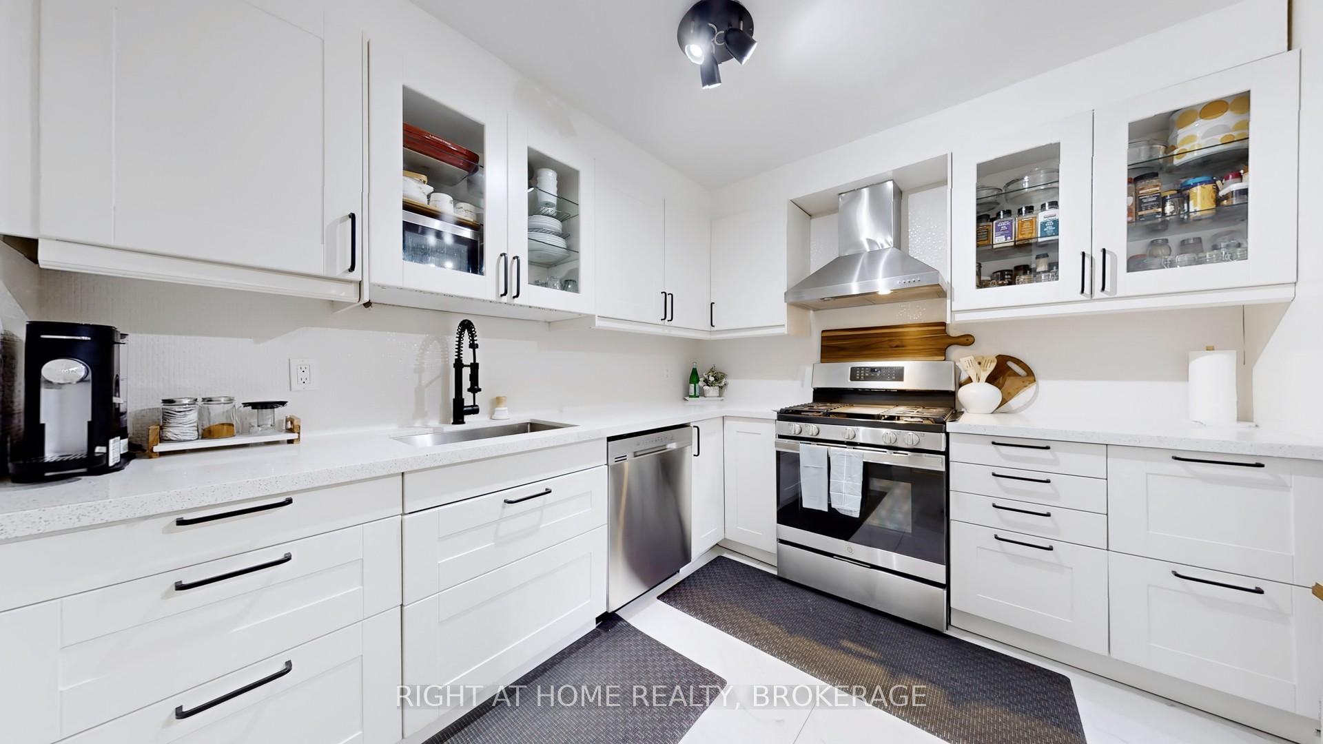 4 Bedrooms Condo at 4193 Longmoor, Burlington For sale