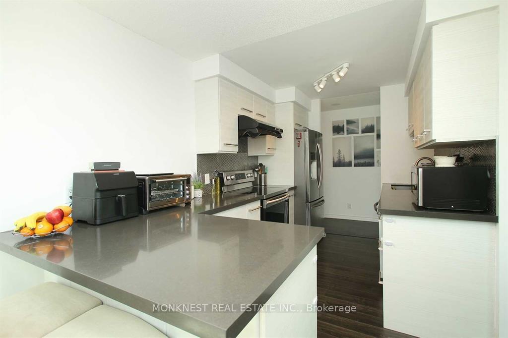 2 Bedrooms Condo at 68 Grangeway, Toronto For sale