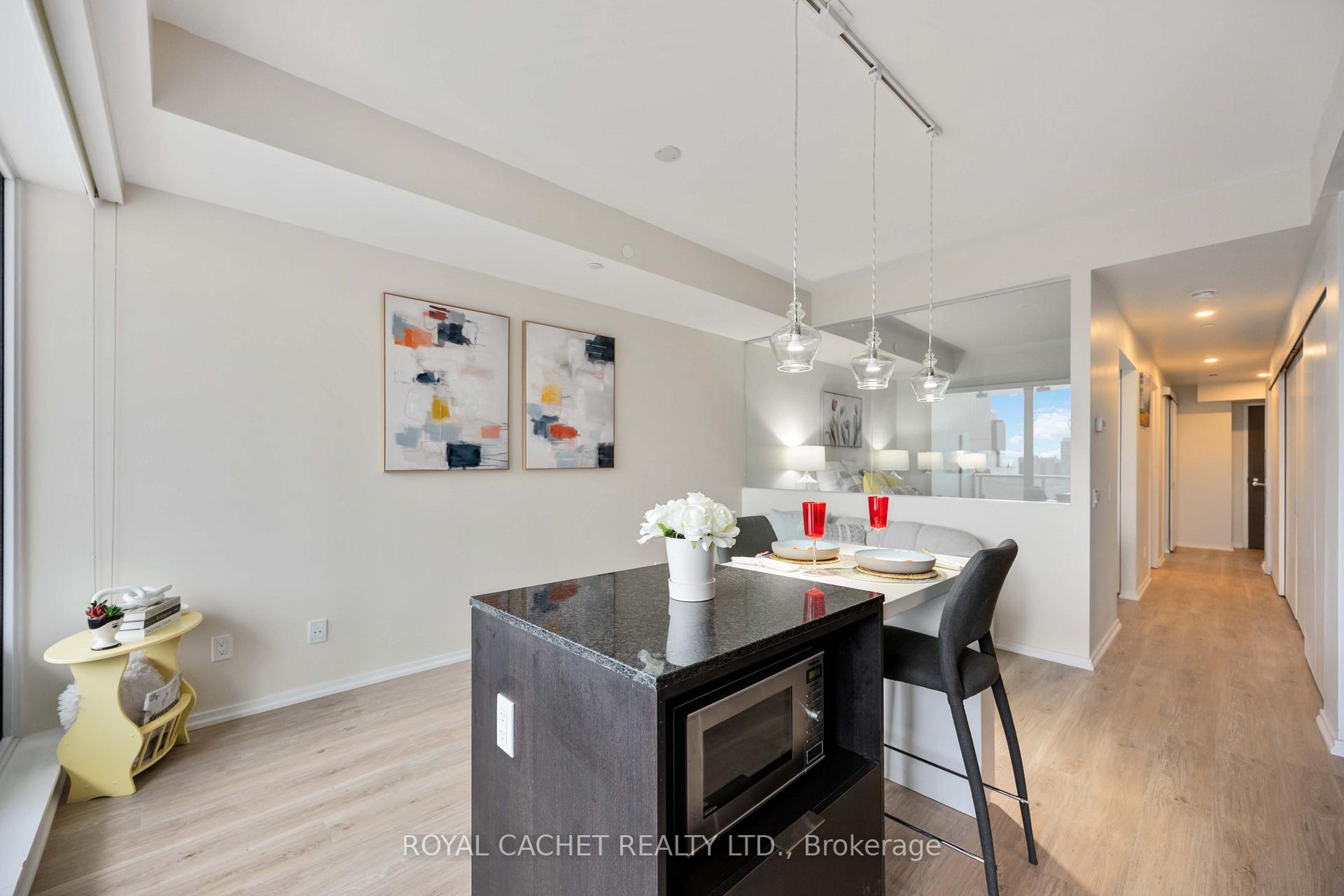 2 Bedrooms Condo at 197 Yonge,  Toronto For sale