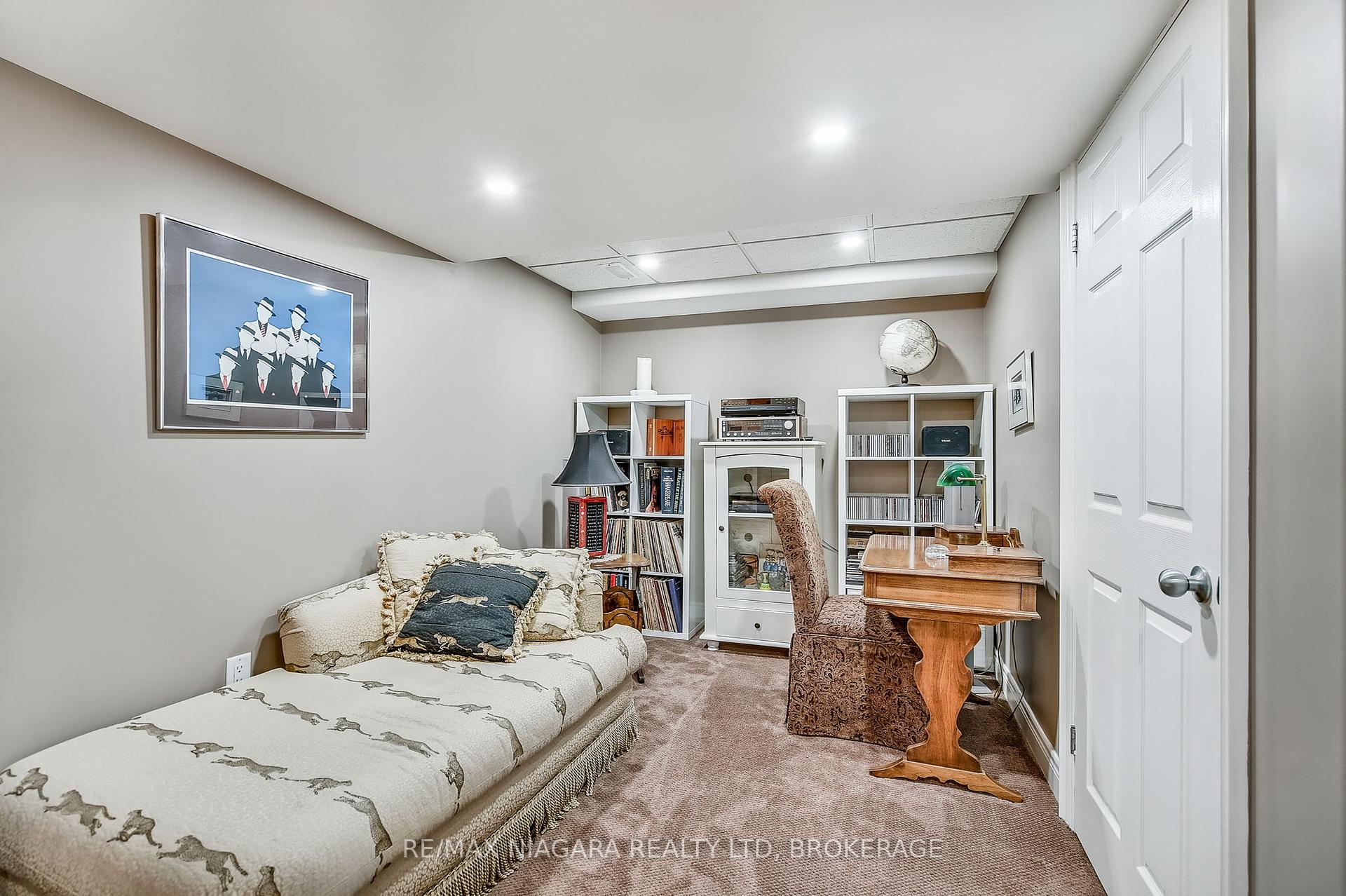 3 Bedrooms Condo at 5 Liddycoat, Hamilton For sale