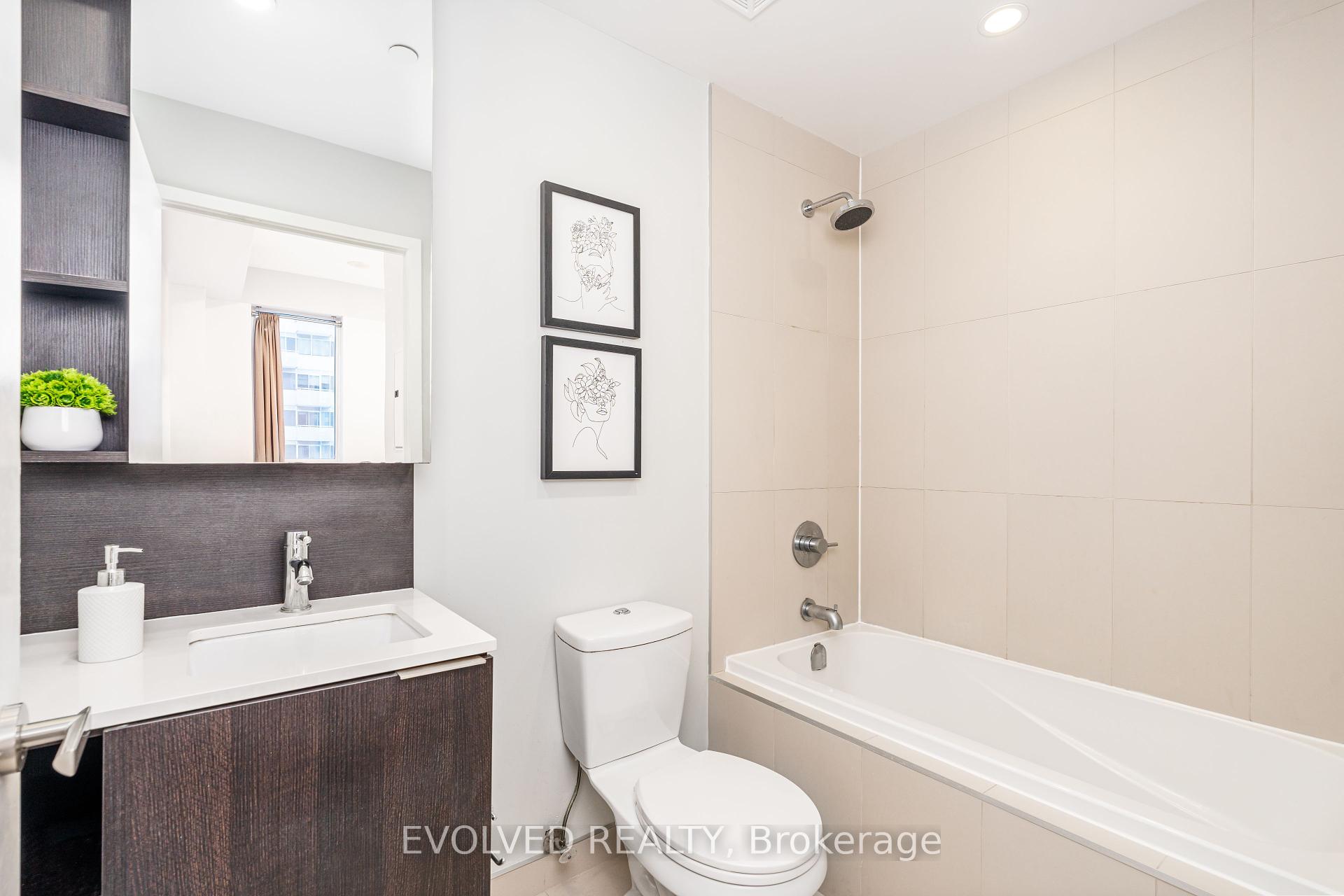 2 Bedrooms Condo at 55 Regent Park,  Toronto For sale