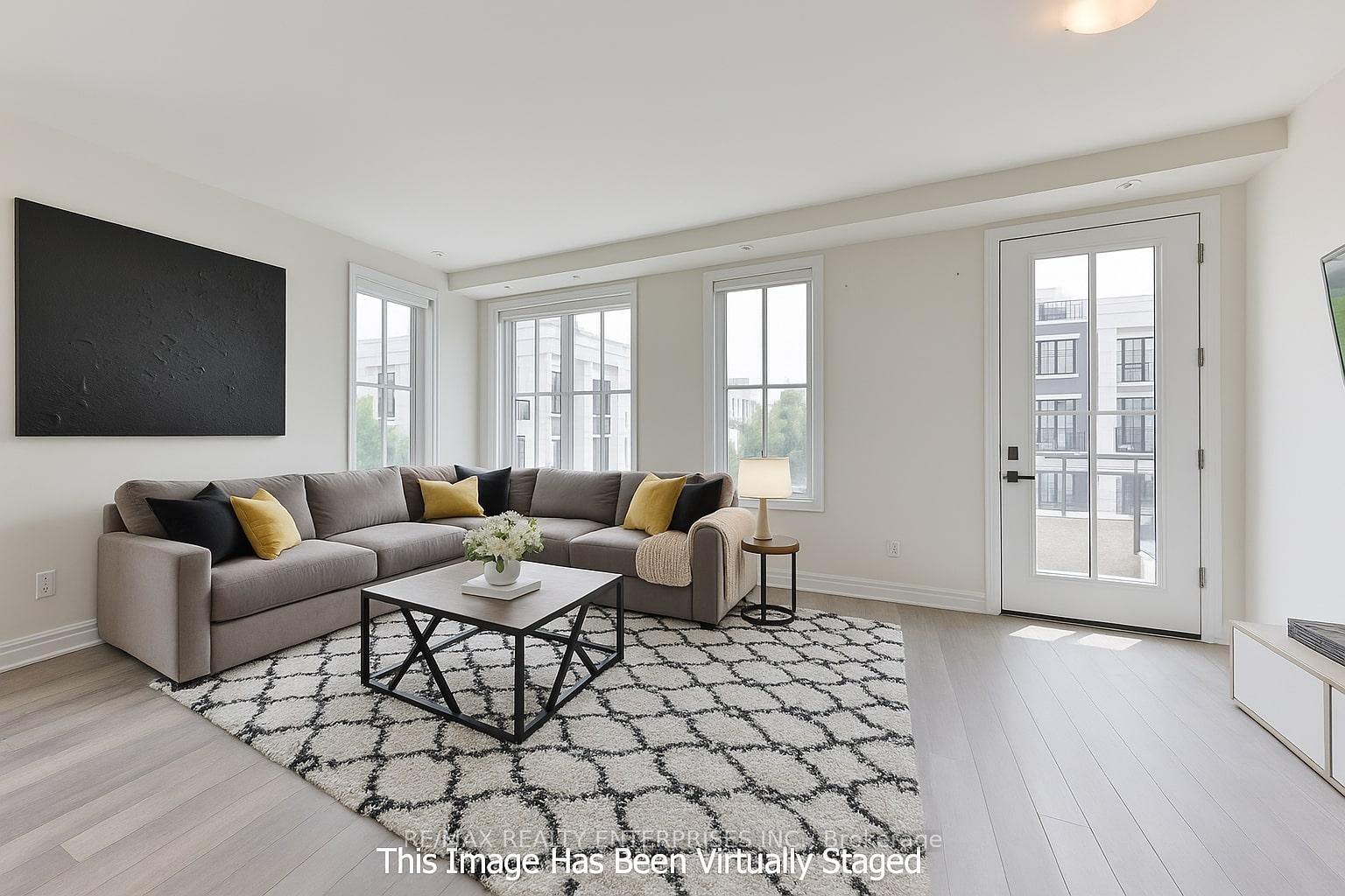 2 Bedrooms Condo at 657 Cricklewood, Mississauga For sale