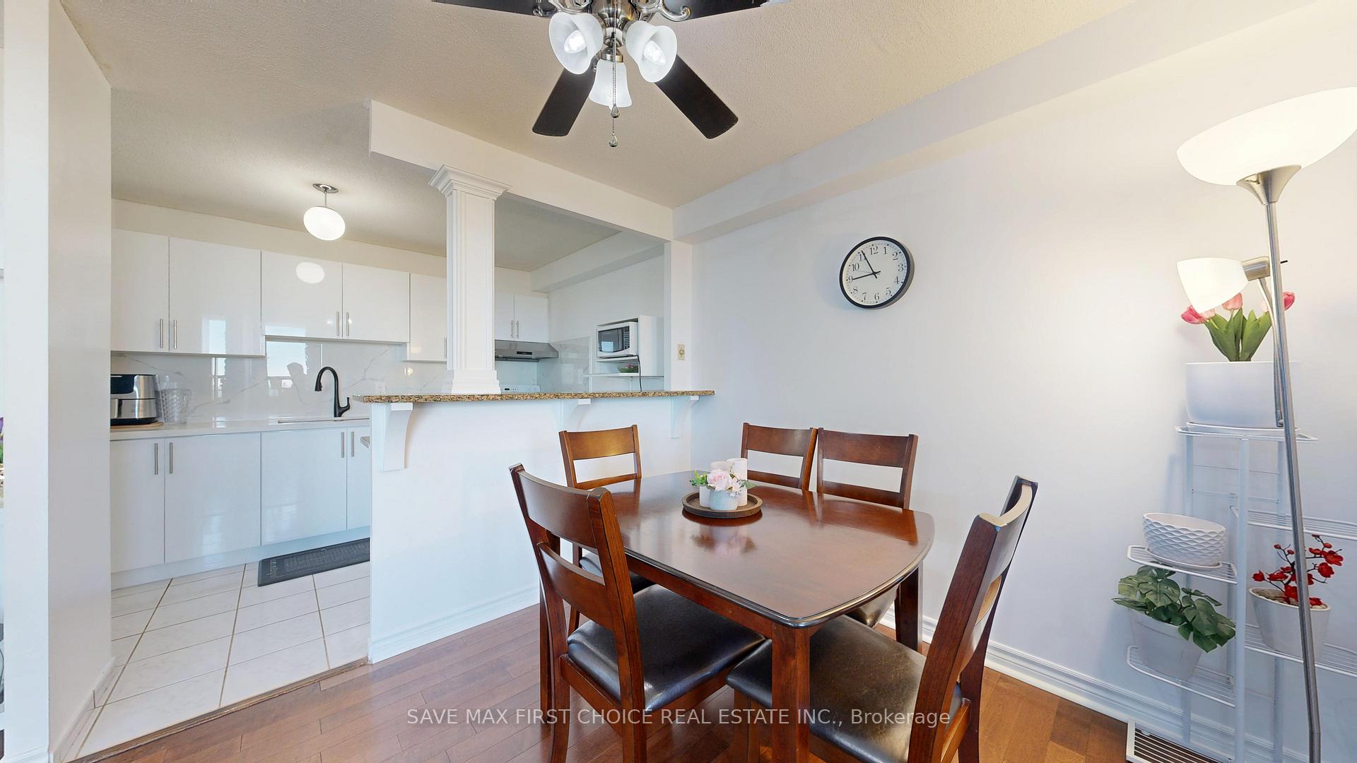 3 Bedrooms Condo at 15 Torrance, Toronto For sale