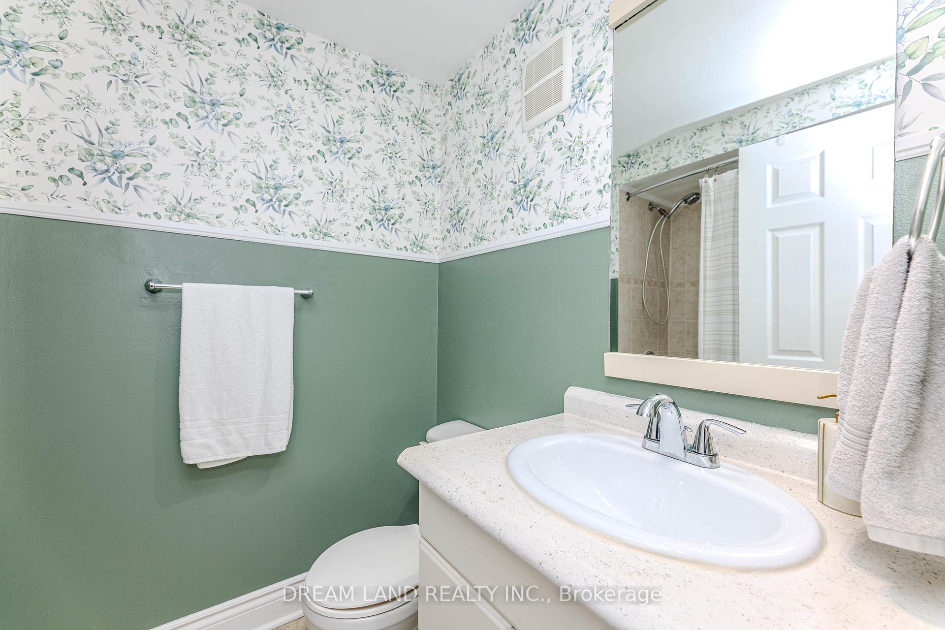 3 Bedrooms Condo at 653 Francis,  Burlington For sale