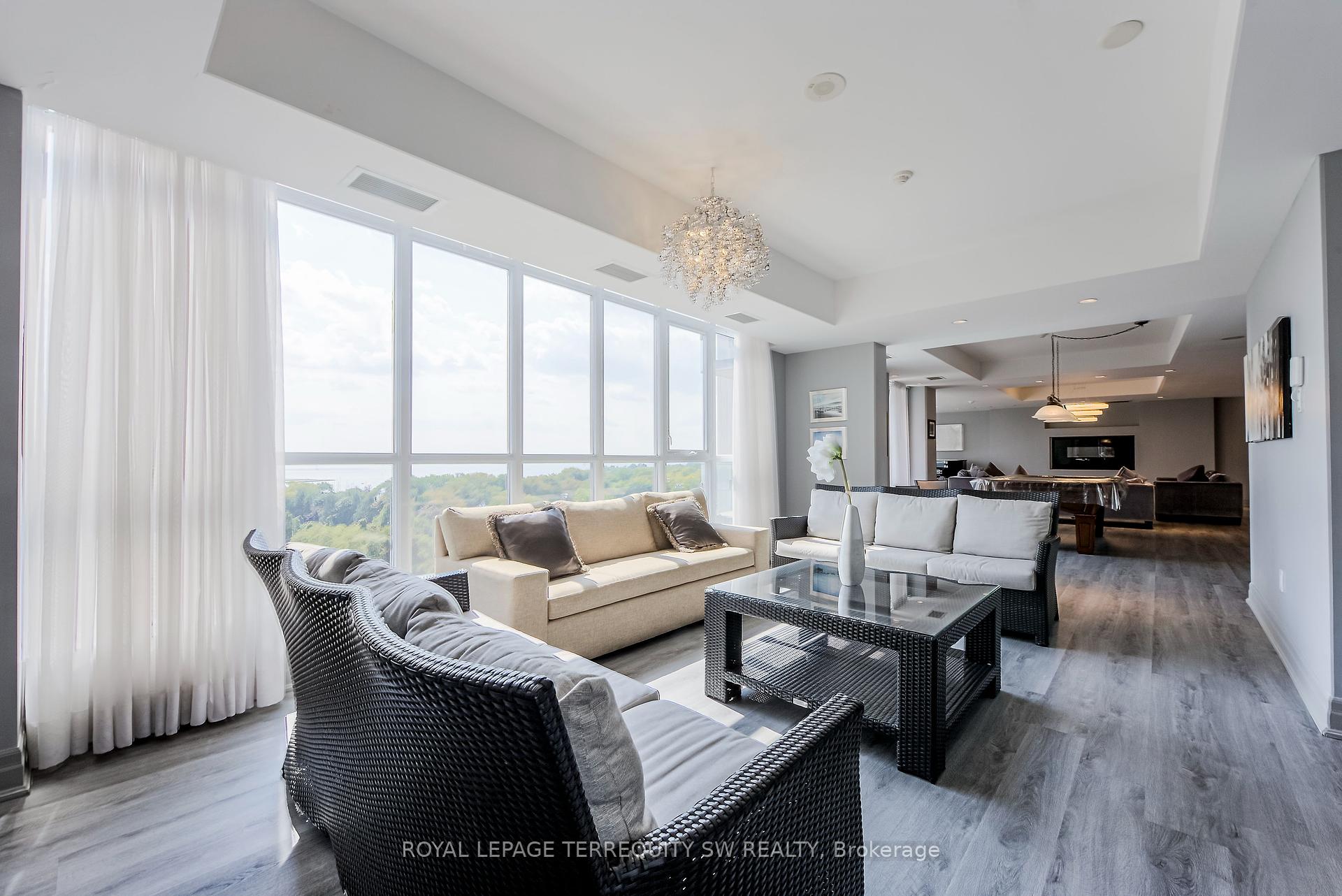 3 Bedrooms Condo at 628 Fleet, Toronto For sale