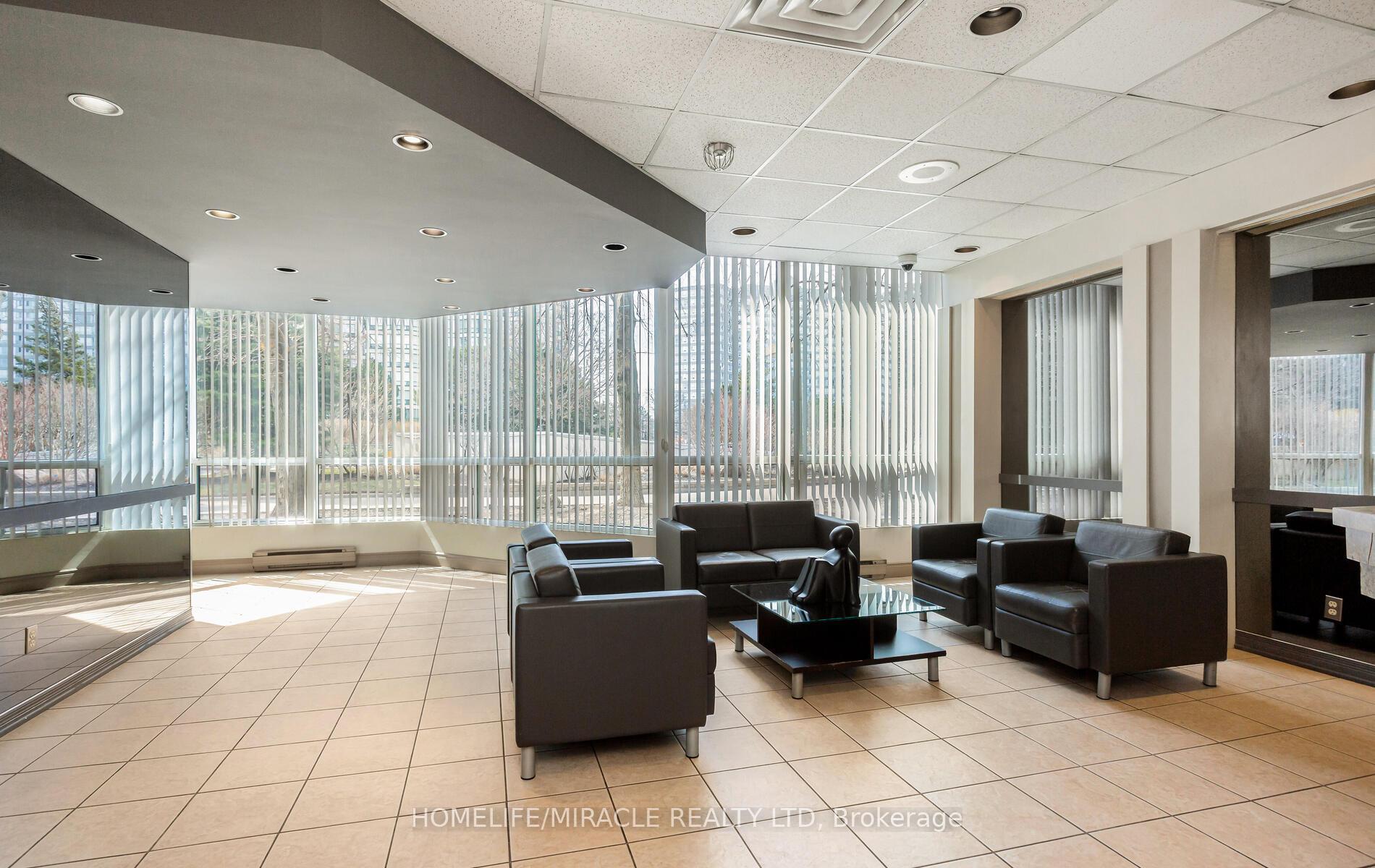 3 Bedrooms Condo at 4450 Tucana, Mississauga For sale