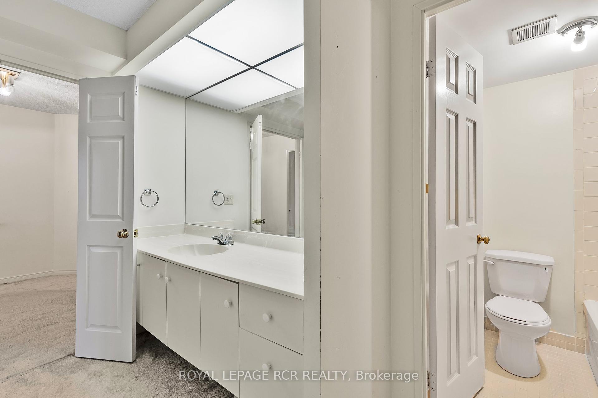 2 Bedrooms Condo at 195 St Patrick, Toronto For sale