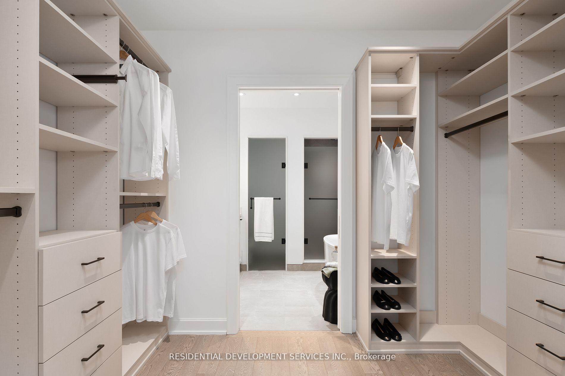 4 Bedrooms Condo at 1 Strathgowan,  Toronto For sale