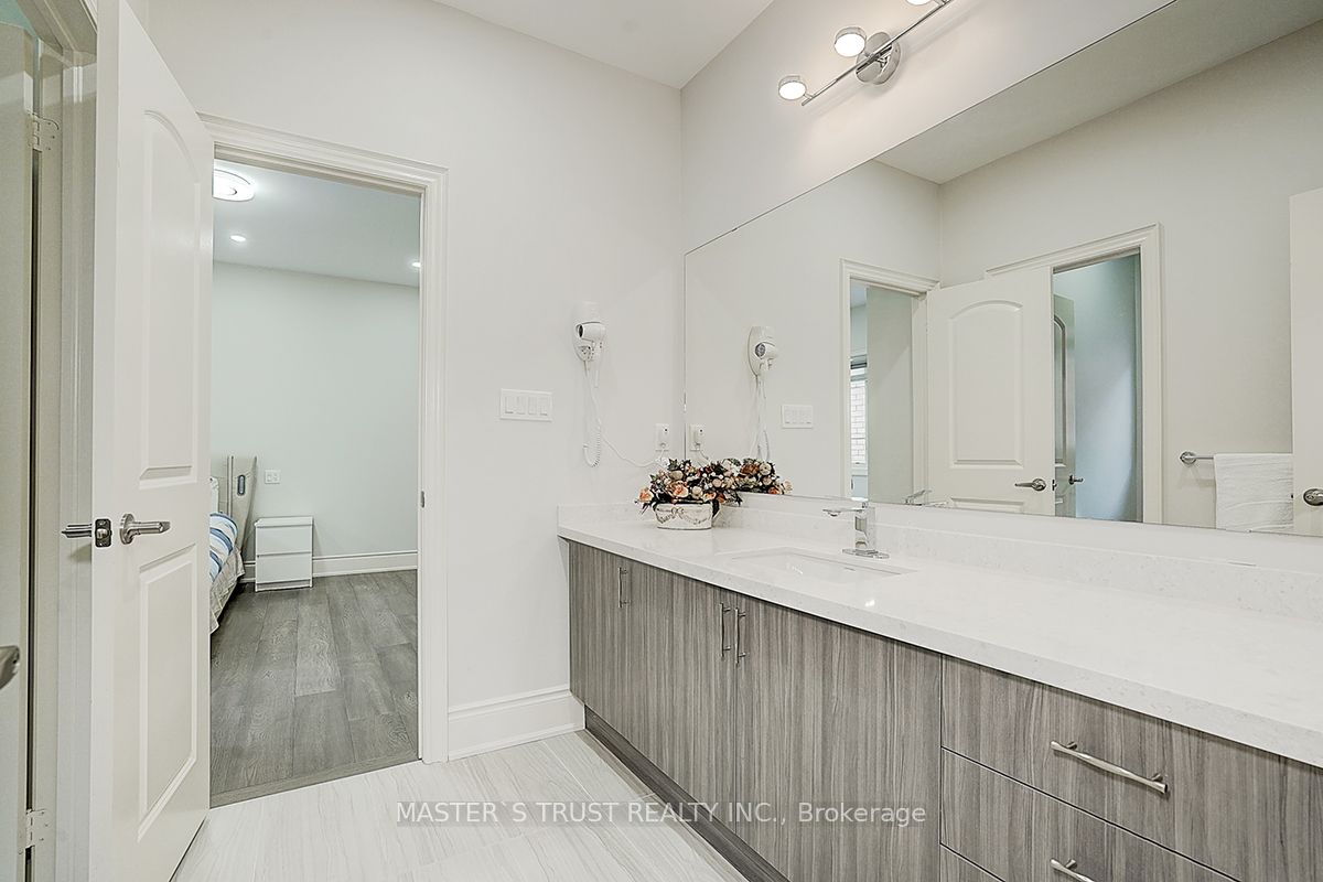 220 Wesmina Avenue, Whitchurch-Stouffville Stouffville