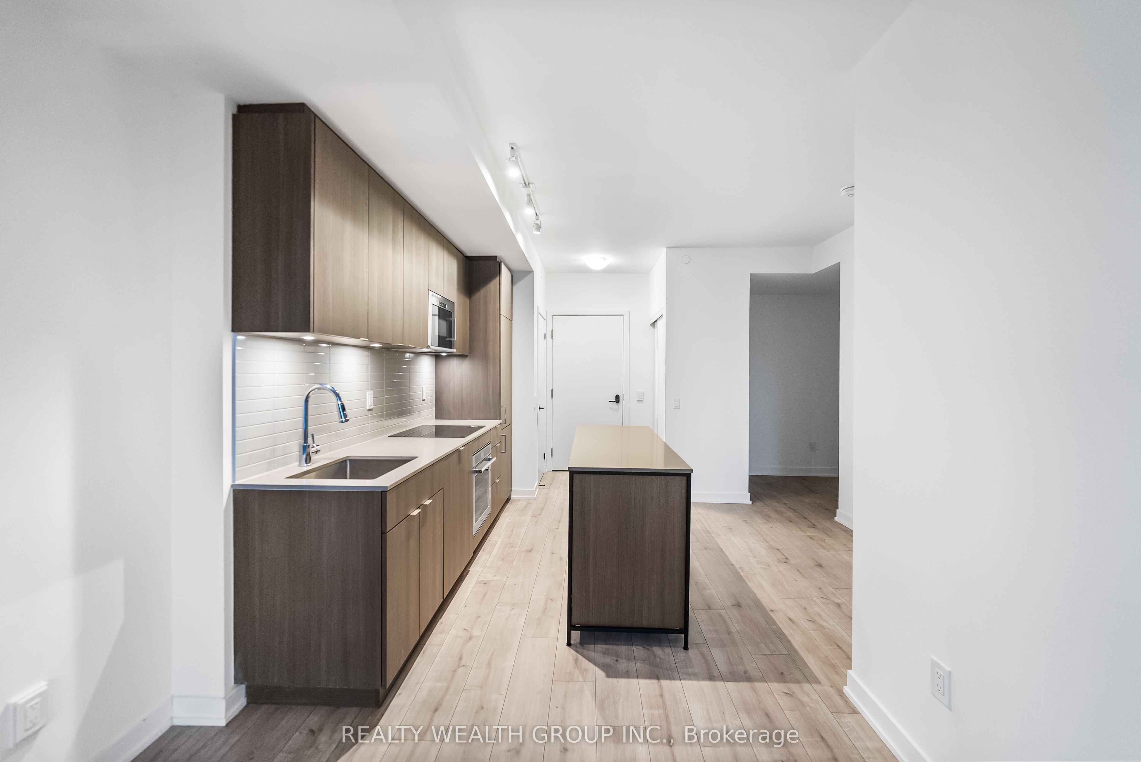 215 LAKESHORE Road W, #208