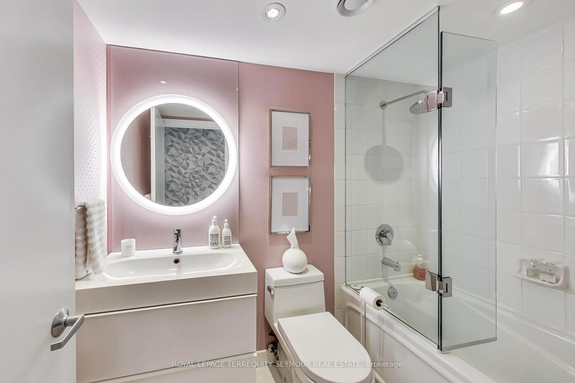 3 Bedrooms Condo at 77 Lombard, Toronto For sale