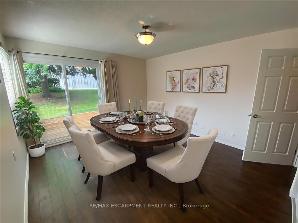 2 Bedrooms Condo at 1 Szollosy, Hamilton For sale