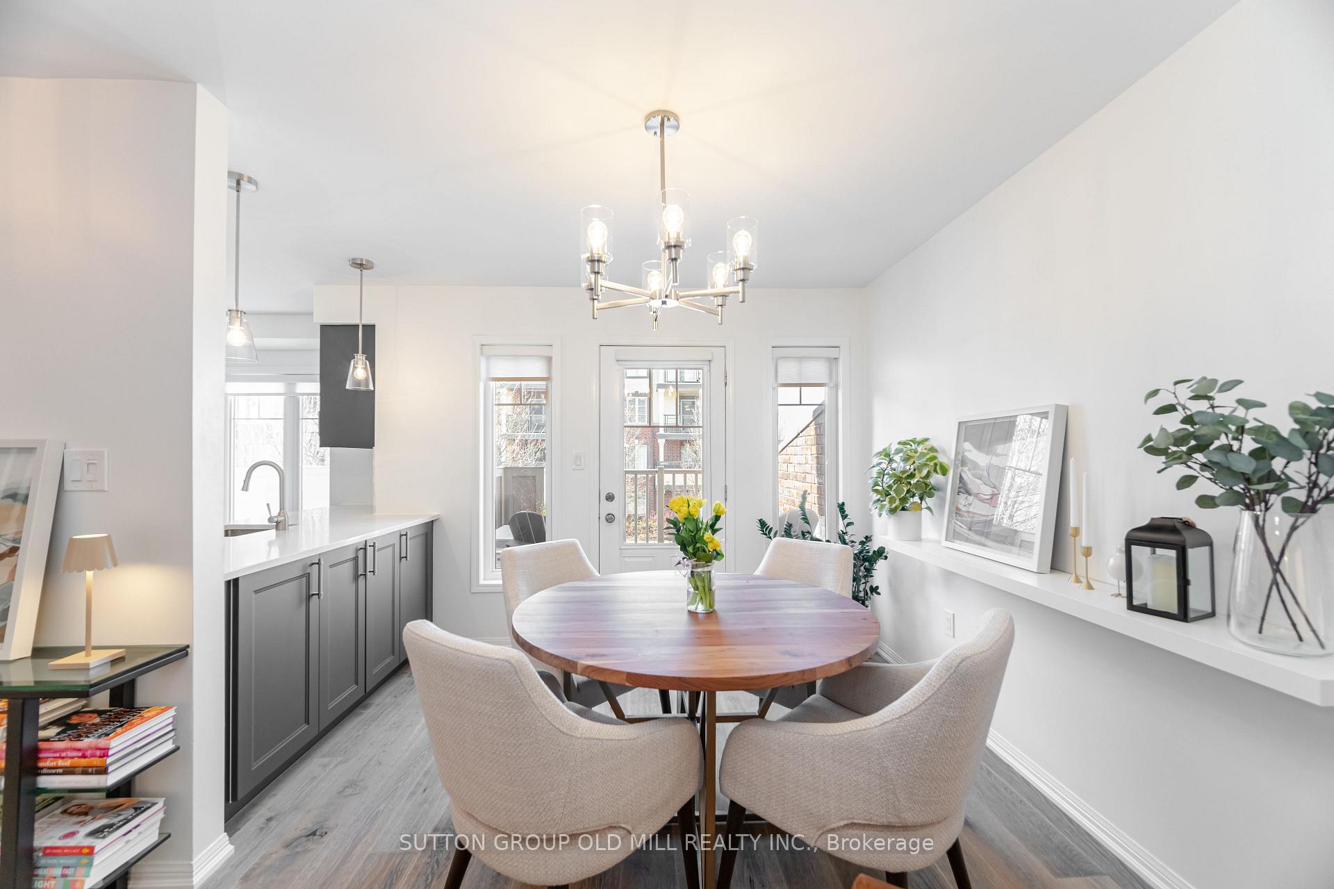 2 Bedrooms Condo at 3050 Rotary,  Burlington For sale