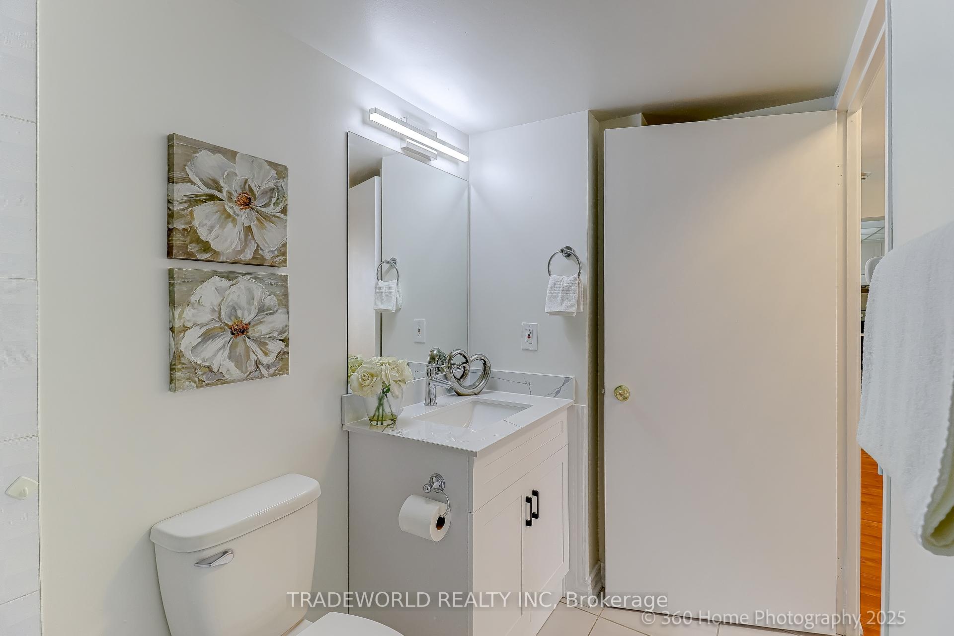 3 Bedrooms Condo at 155 Hillcrest, Mississauga For sale