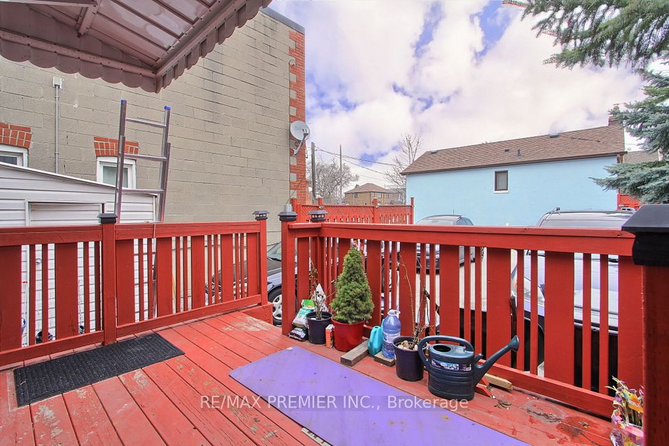 https://trreb-image.ampre.ca/f1x-HuTdOIeSs0s304DJ5Vx0xtaQWYU6Qm0LF9p2G7Y/rs:fit:960:960/wm:.5:so:0:50:.4/wmsh:10/wmt:PHNwYW4gZm9yZWdyb3VuZD0nd2hpdGUnIGZvbnQ9JzY4Jz5SRS9NQVggUFJFTUlFUiBJTkMuLCBCcm9rZXJhZ2U8L3NwYW4-/cb:20250403215022/L3RycmViL2xpc3RpbmdzLzQwLzkwLzM1LzQ2L3AvZTZiNWM2ZmYtY2MzZi00OGZmLWEwYjgtY2QzZDk5OWU0YTdhLmpwZw.jpg