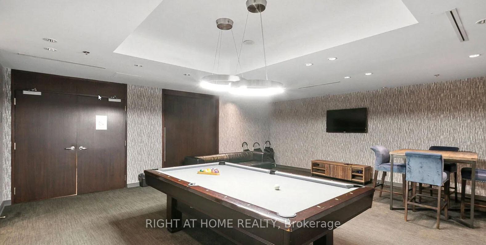 2 Bedrooms Condo at 38 Lee Centre, Toronto For sale
